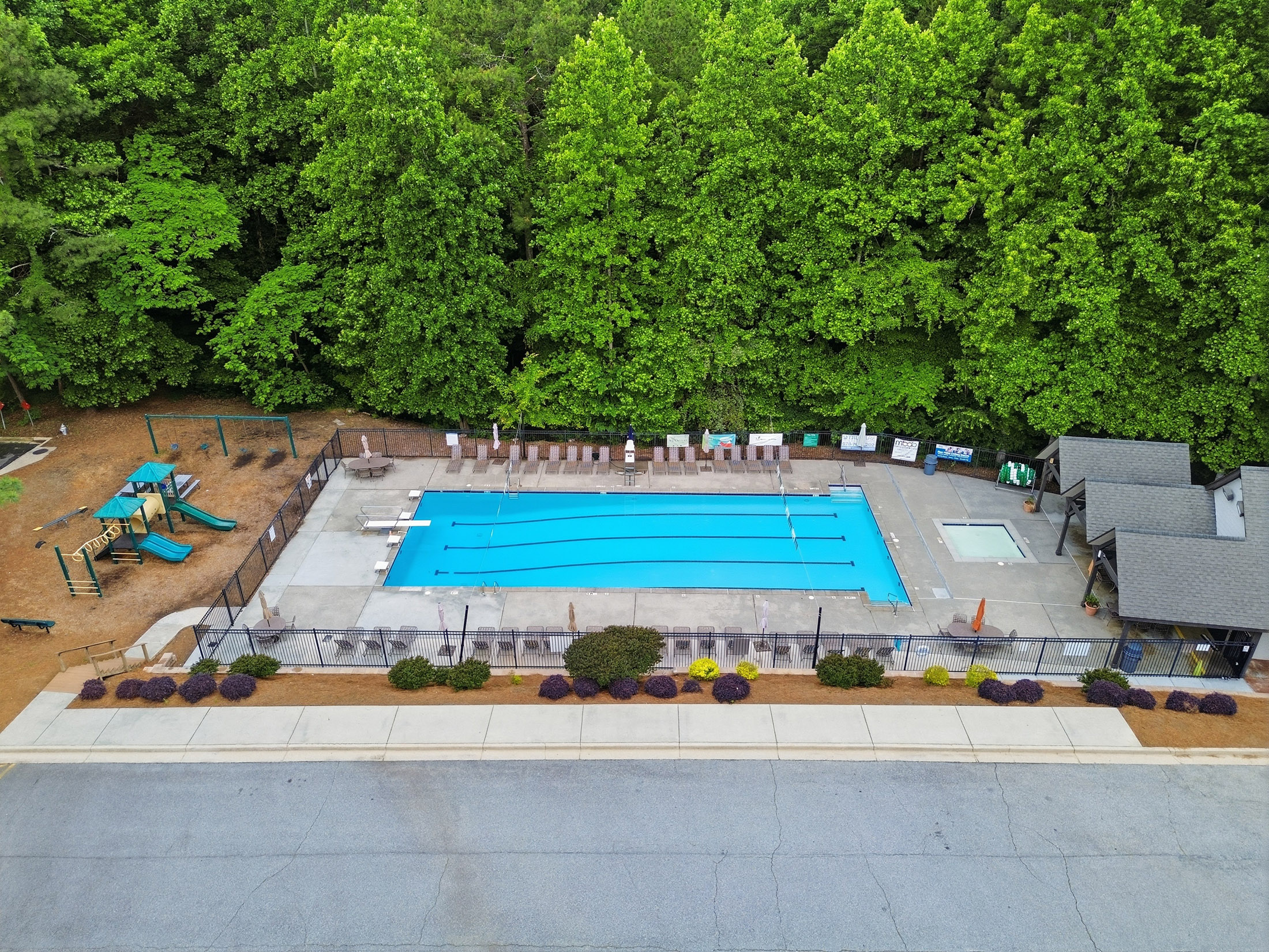  Tucked Into a Cul-de-Sac in Johns Creek’s Sought-After Glastonberry Neighborhood - 物件實景