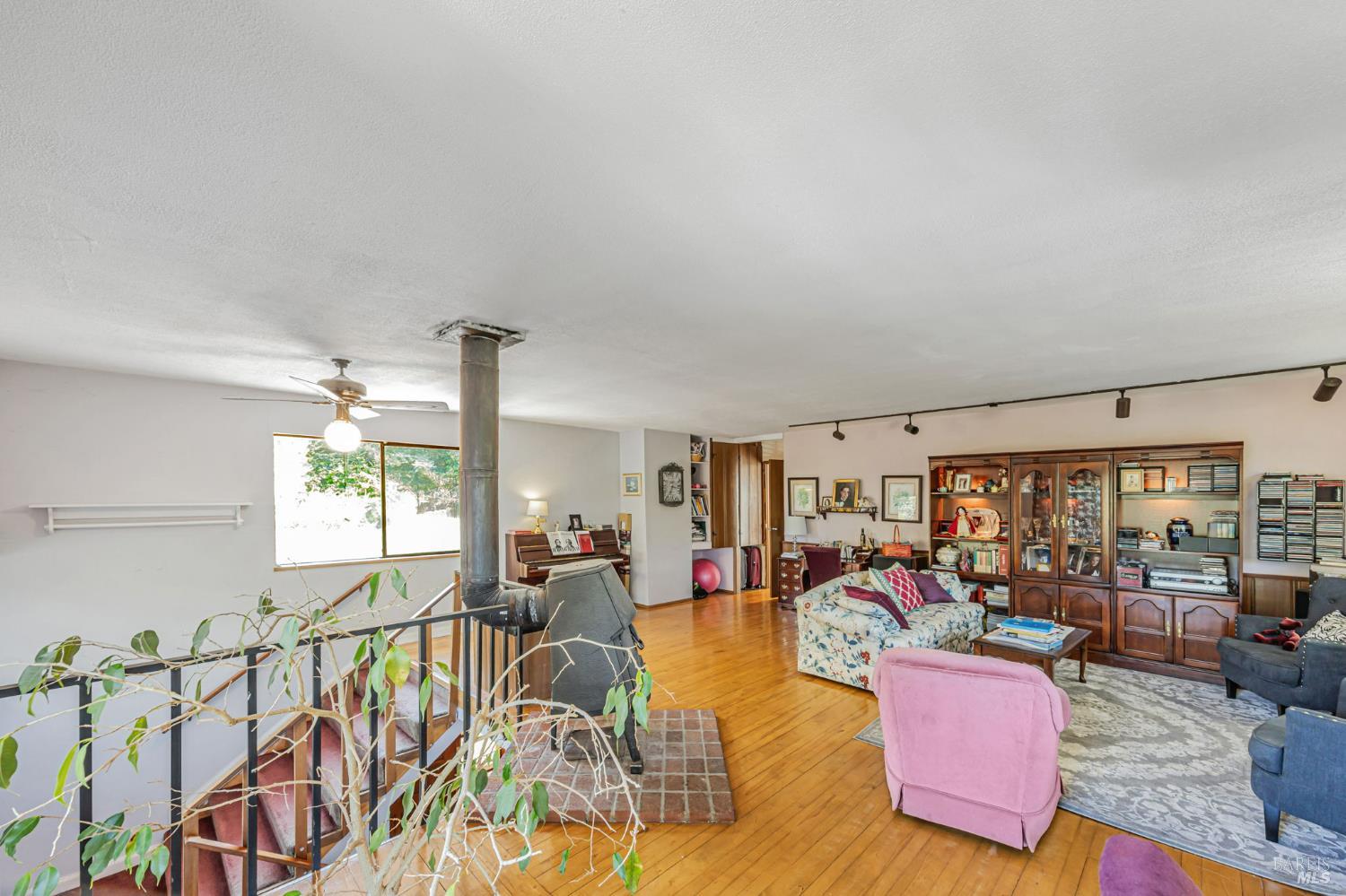 Sebastopol, California, 95472, United States, 3 Bedrooms Bedrooms, ,3 BathroomsBathrooms,Residential,For Sale,1903540