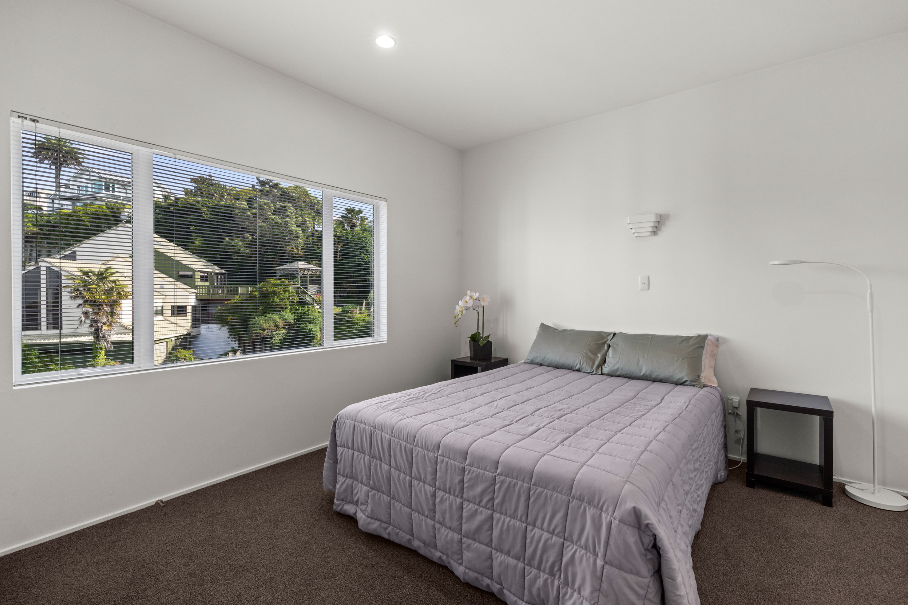  Outstanding Buying on Bluff Hill - 物件實景