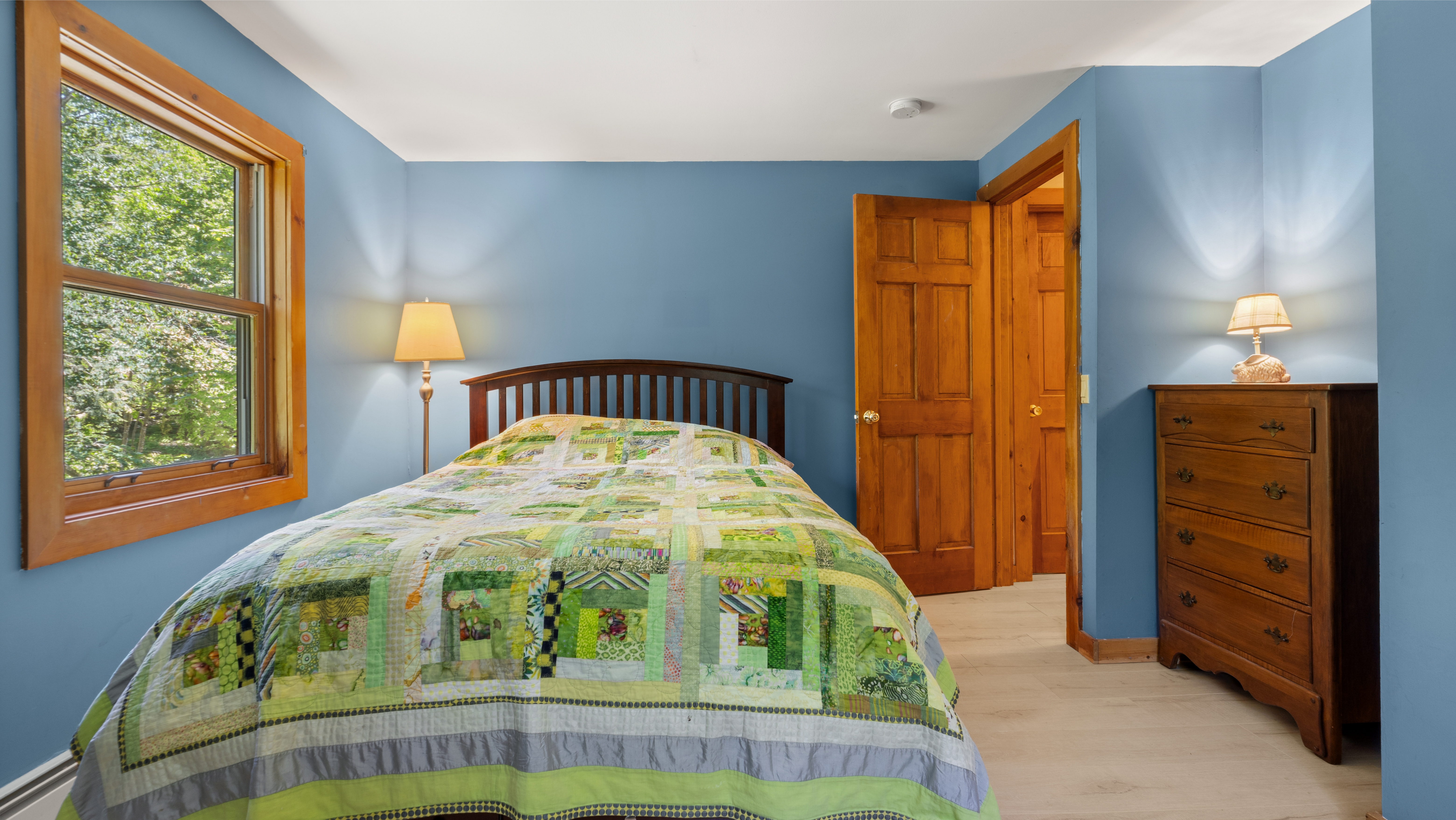  Wooded Privacy in Beautiful Lake Community - 物件實景