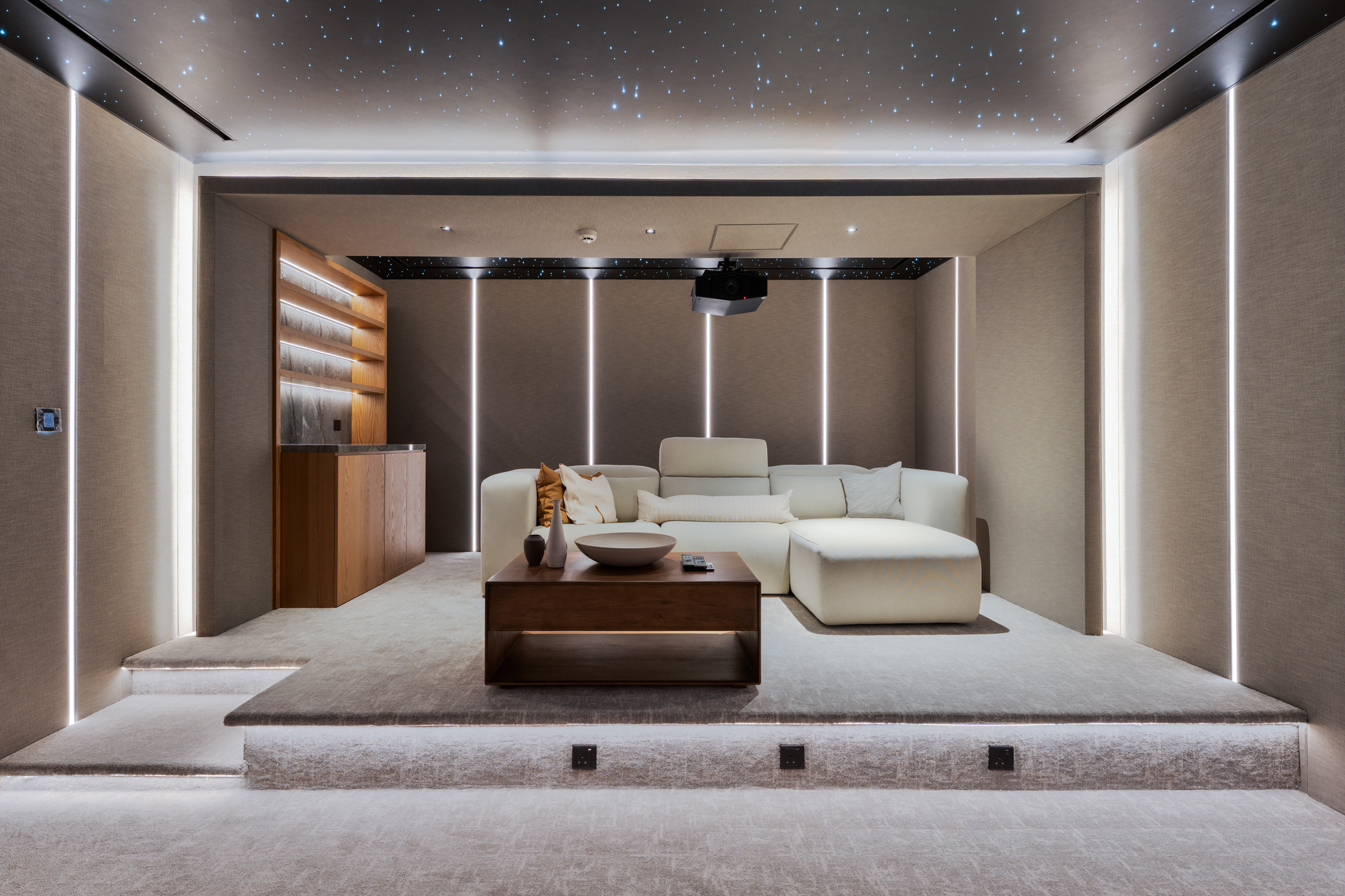  Refined Ready-to-Move Villa With Lake Views in JGE - 物件實景