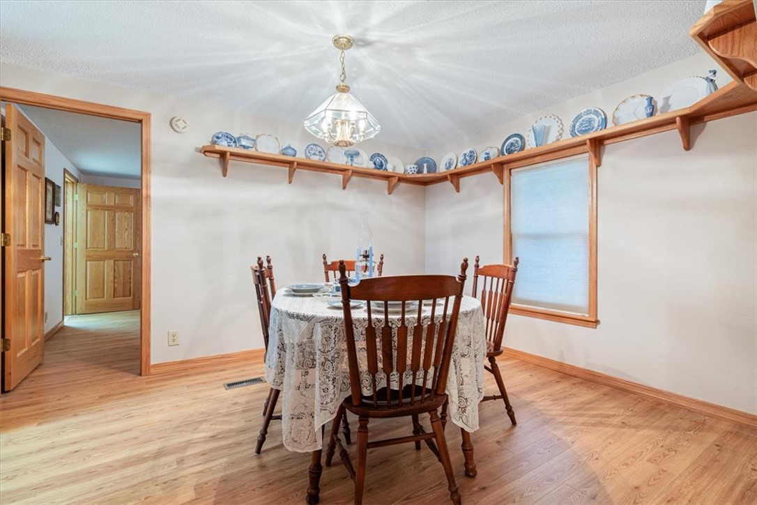 Anderson, Missouri, 64831, United States, 3 Bedrooms Bedrooms, ,2 BathroomsBathrooms,Residential,For Sale,1866248