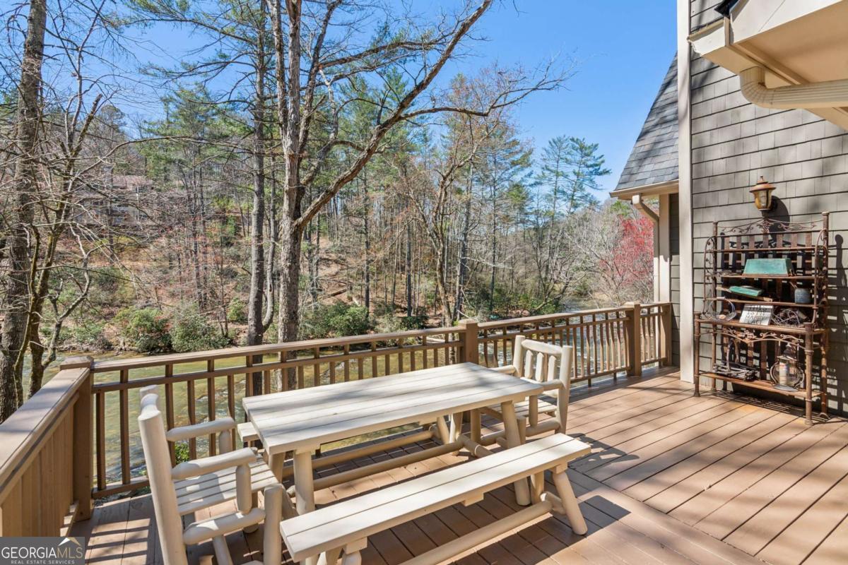 Ellijay, Georgia, 30536, United States, 5 Bedrooms Bedrooms, ,4 BathroomsBathrooms,Residential,For Sale,1880037
