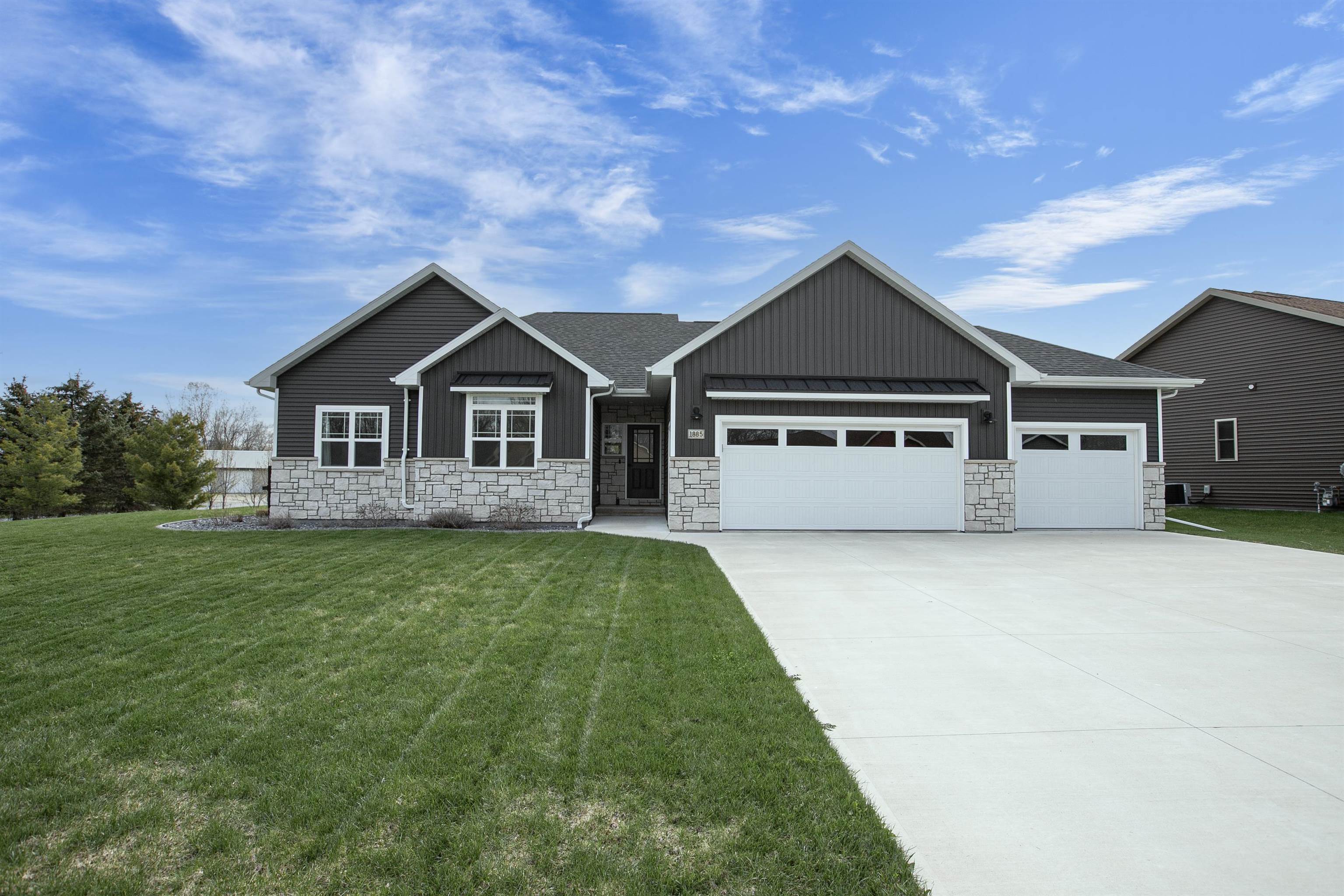 Neenah, Wisconsin, 54956-8964, United States, 4 Bedrooms Bedrooms, ,3 BathroomsBathrooms,Residential,For Sale,1846194