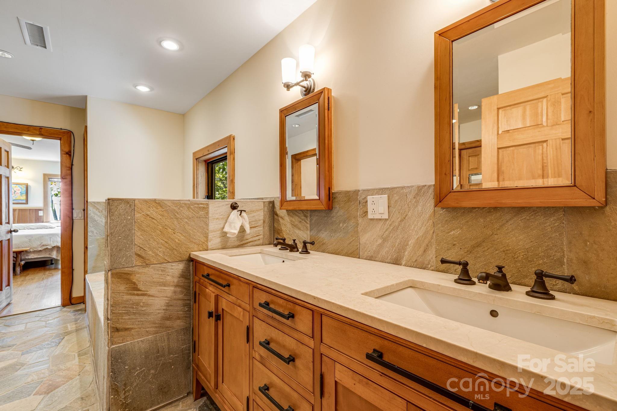Little Switzerland, North Carolina, 28752, United States, 3 Bedrooms Bedrooms, ,3 BathroomsBathrooms,Residential,For Sale,1949808