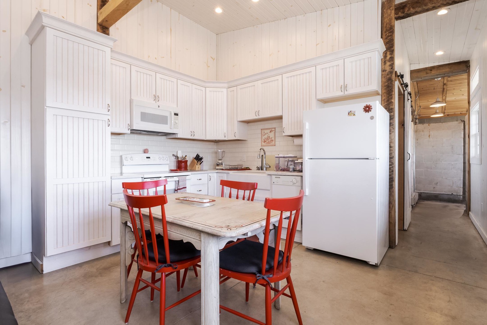 Hudson, Illinois, 61748, United States, 3 Bedrooms Bedrooms, ,5 BathroomsBathrooms,Residential,For Sale,1987913