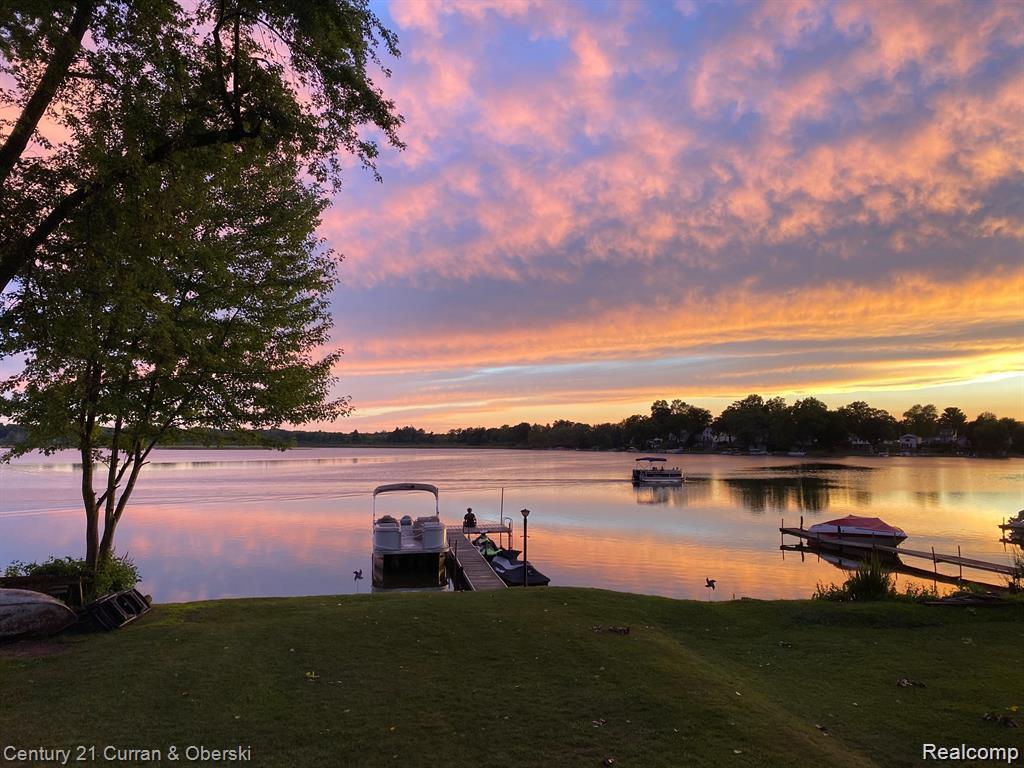 Jackson, Michigan, 49201, United States, 3 Bedrooms Bedrooms, ,2 BathroomsBathrooms,Residential,For Sale,1982188