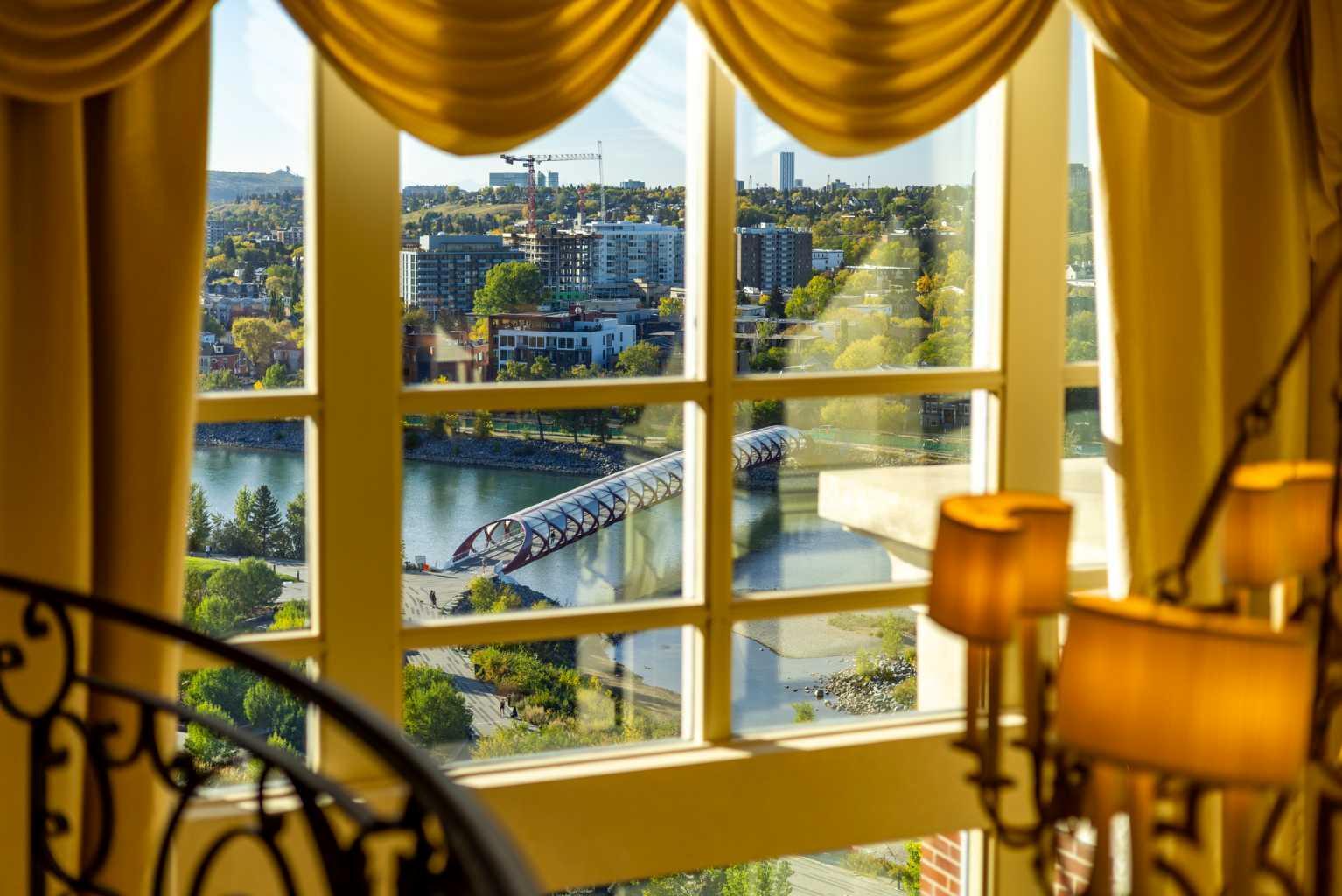 CALGARY, Alberta, T2P 5J9, CA, 2 Bedrooms Bedrooms, ,6 BathroomsBathrooms,Residential,For Sale,1987671