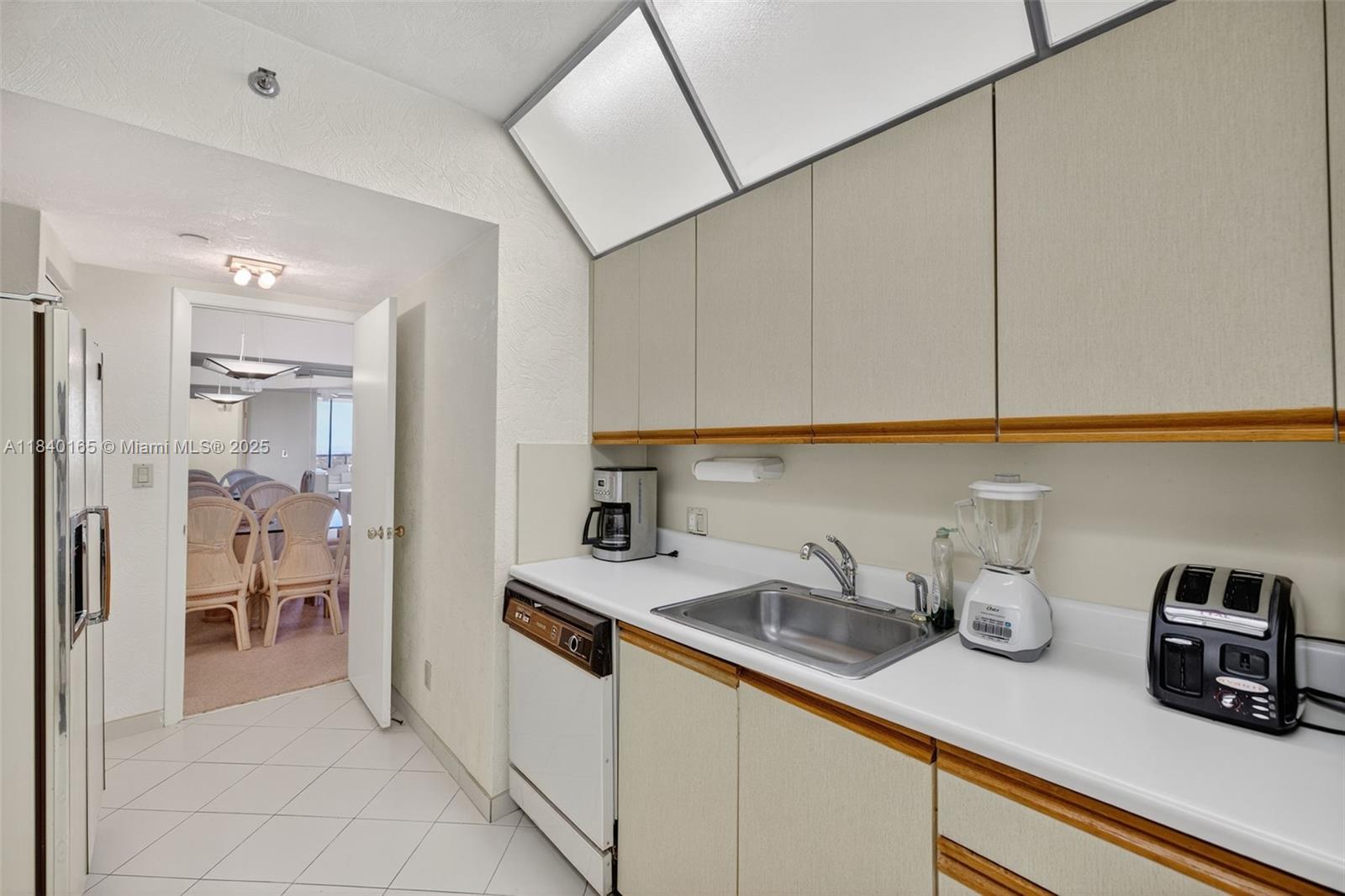 Aventura, Florida, 33180, United States, 2 Bedrooms Bedrooms, ,2 BathroomsBathrooms,Residential,For Sale,1897536