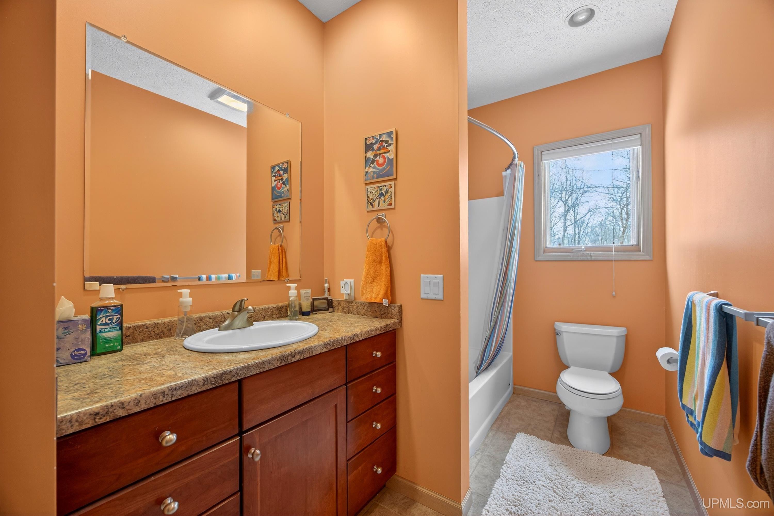 Houghton, Michigan, 49931, United States, 3 Bedrooms Bedrooms, ,4 BathroomsBathrooms,Residential,For Sale,2029605