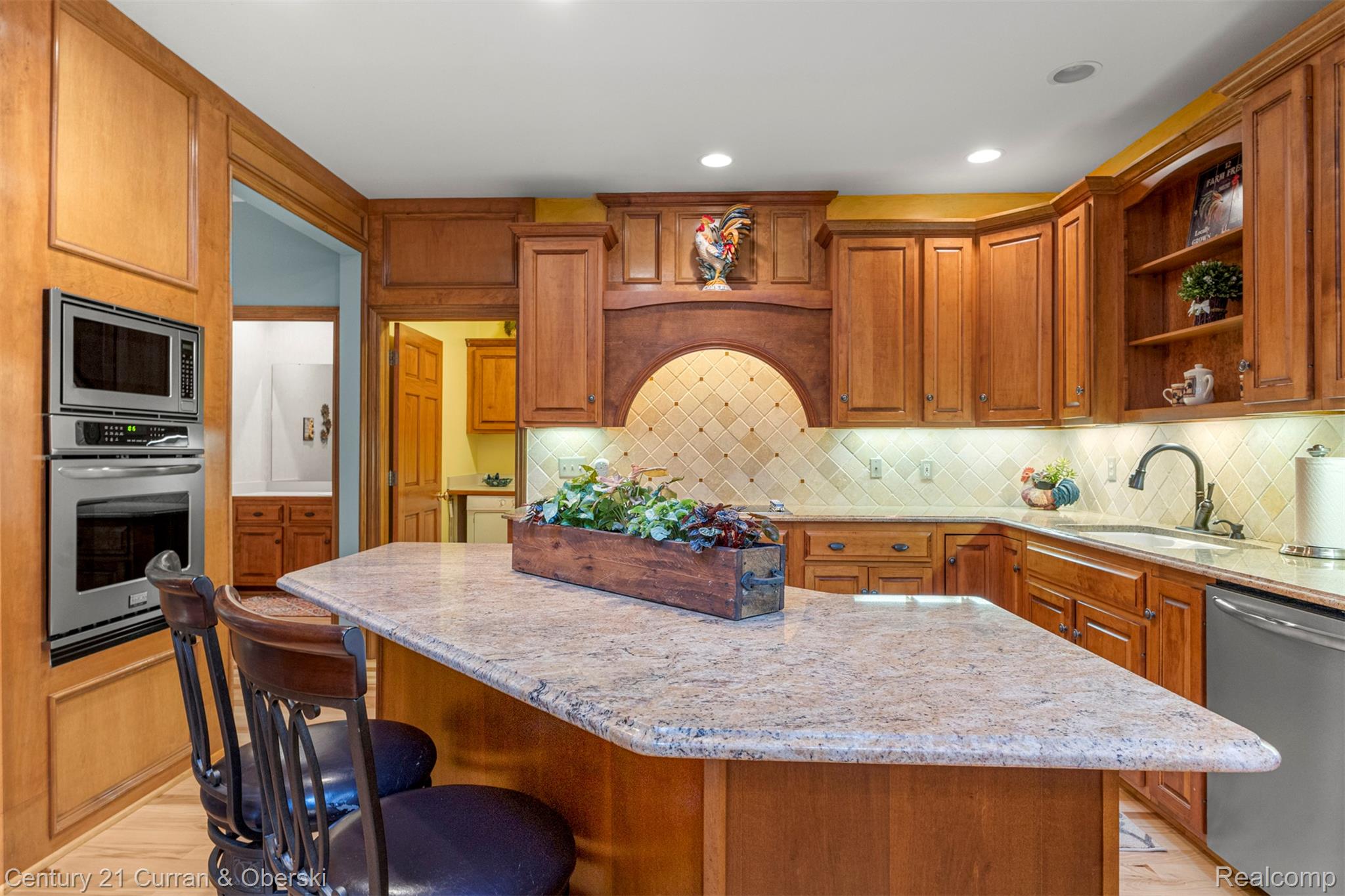 Shelby Charter Township, Michigan, 48316, United States, 2 Bedrooms Bedrooms, ,4 BathroomsBathrooms,Residential,For Sale,1977088