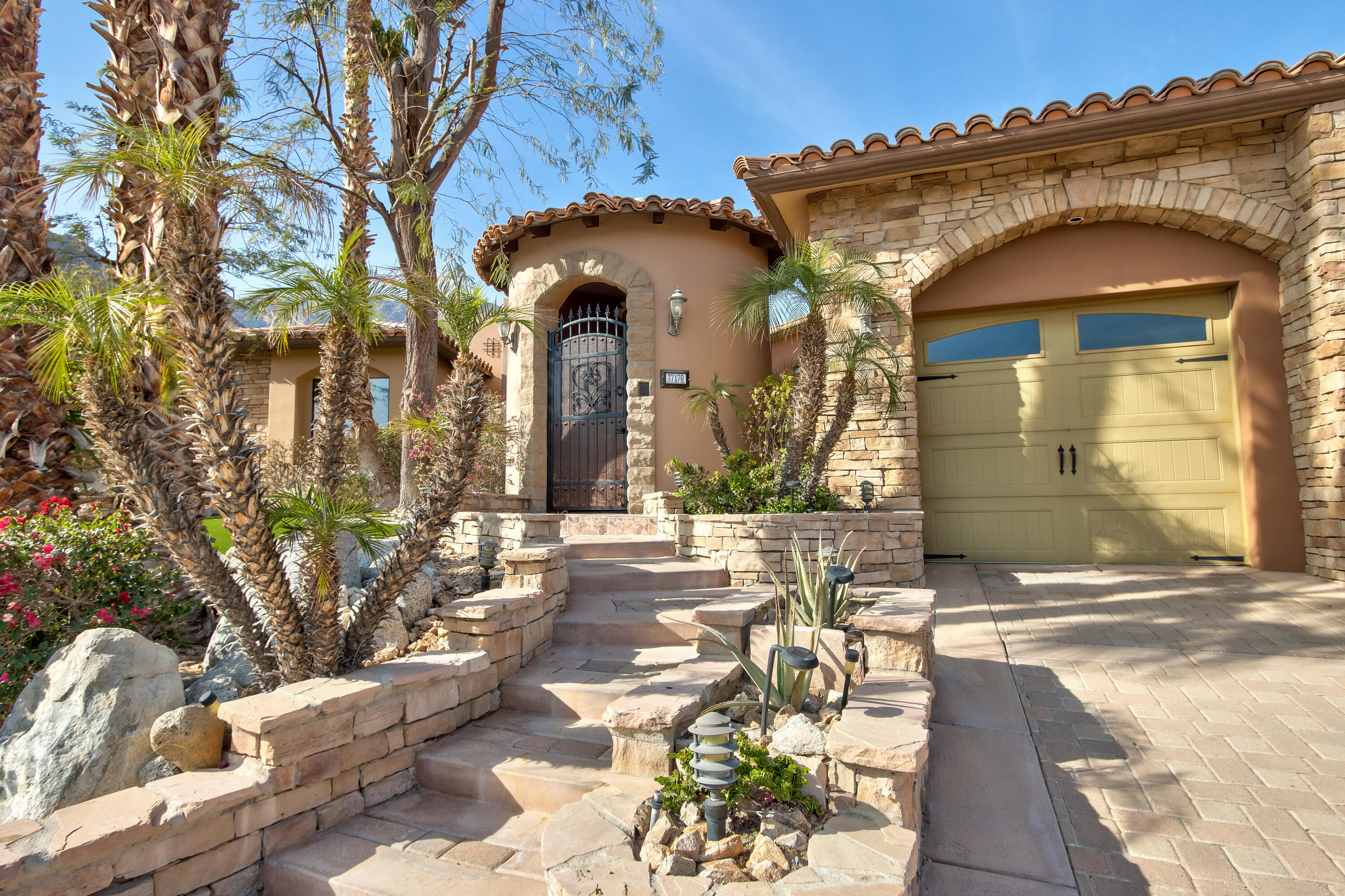 La Quinta, California, 92253, United States, 4 Bedrooms Bedrooms, ,4 BathroomsBathrooms,Residential,For Sale,1940947