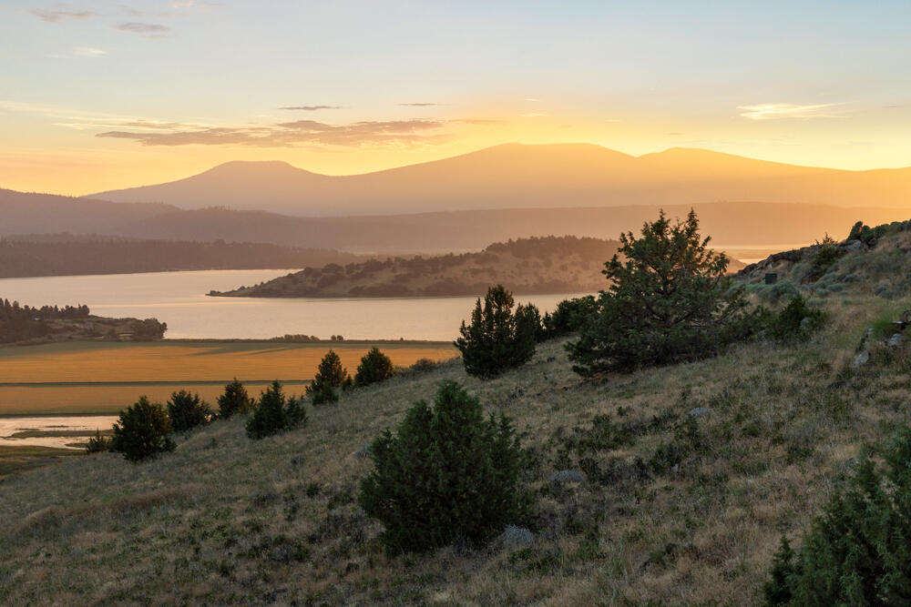 Klamath Falls, Oregon, 97601, United States, 3 Bedrooms Bedrooms, ,4 BathroomsBathrooms,Residential,For Sale,1794380