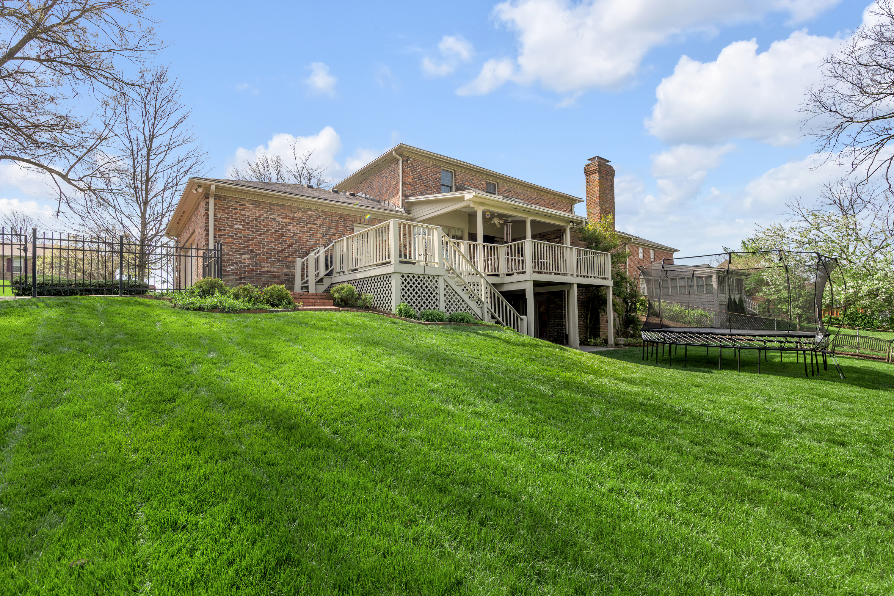  2071 Manor Drive - 物件實景