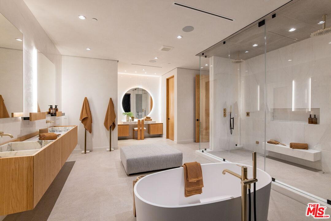 Los Angeles, California, 90024, United States, 8 Bedrooms Bedrooms, ,9 BathroomsBathrooms,Residential,For Sale,1907204