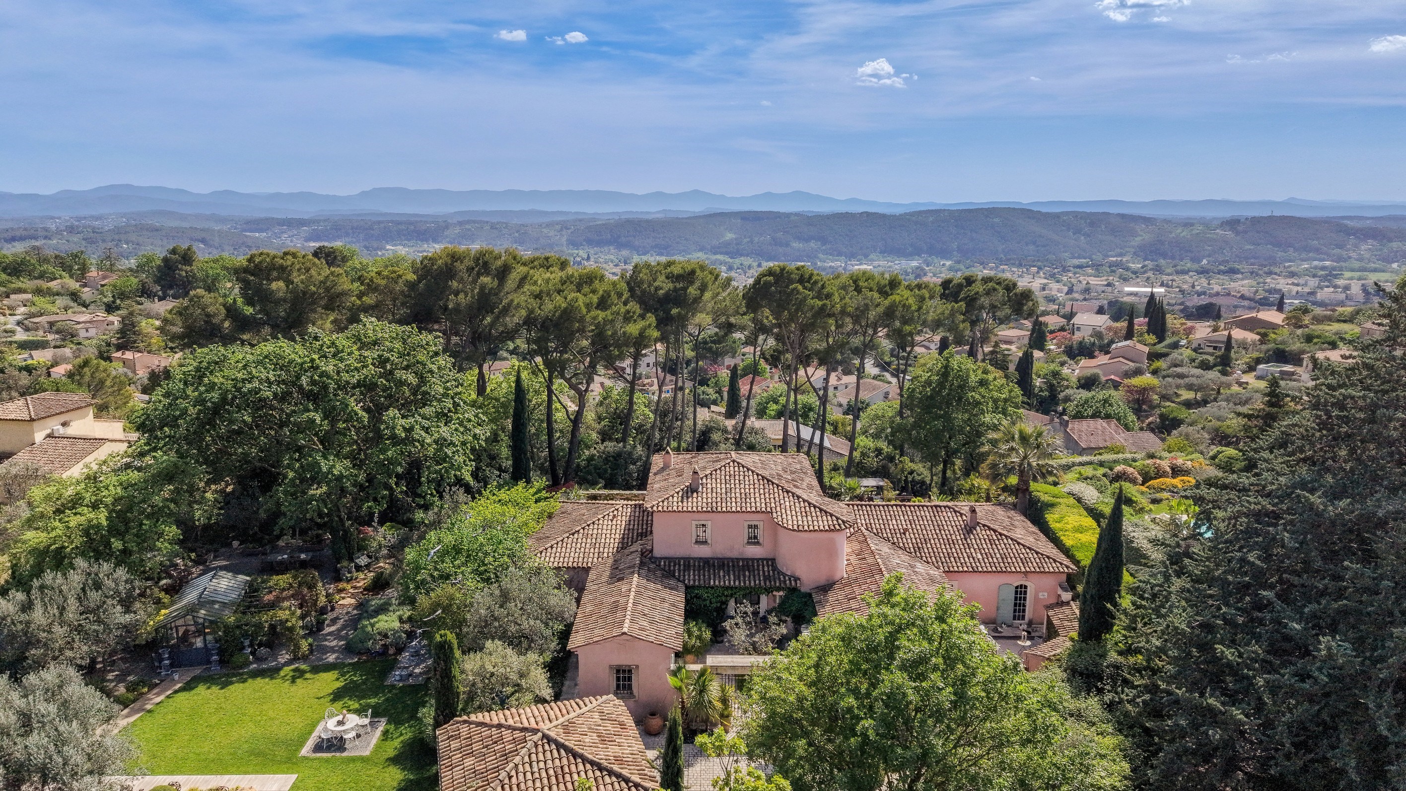  Exceptional Charming Estate with Remarkable Gardens in a Preserved Setting - 物件實景