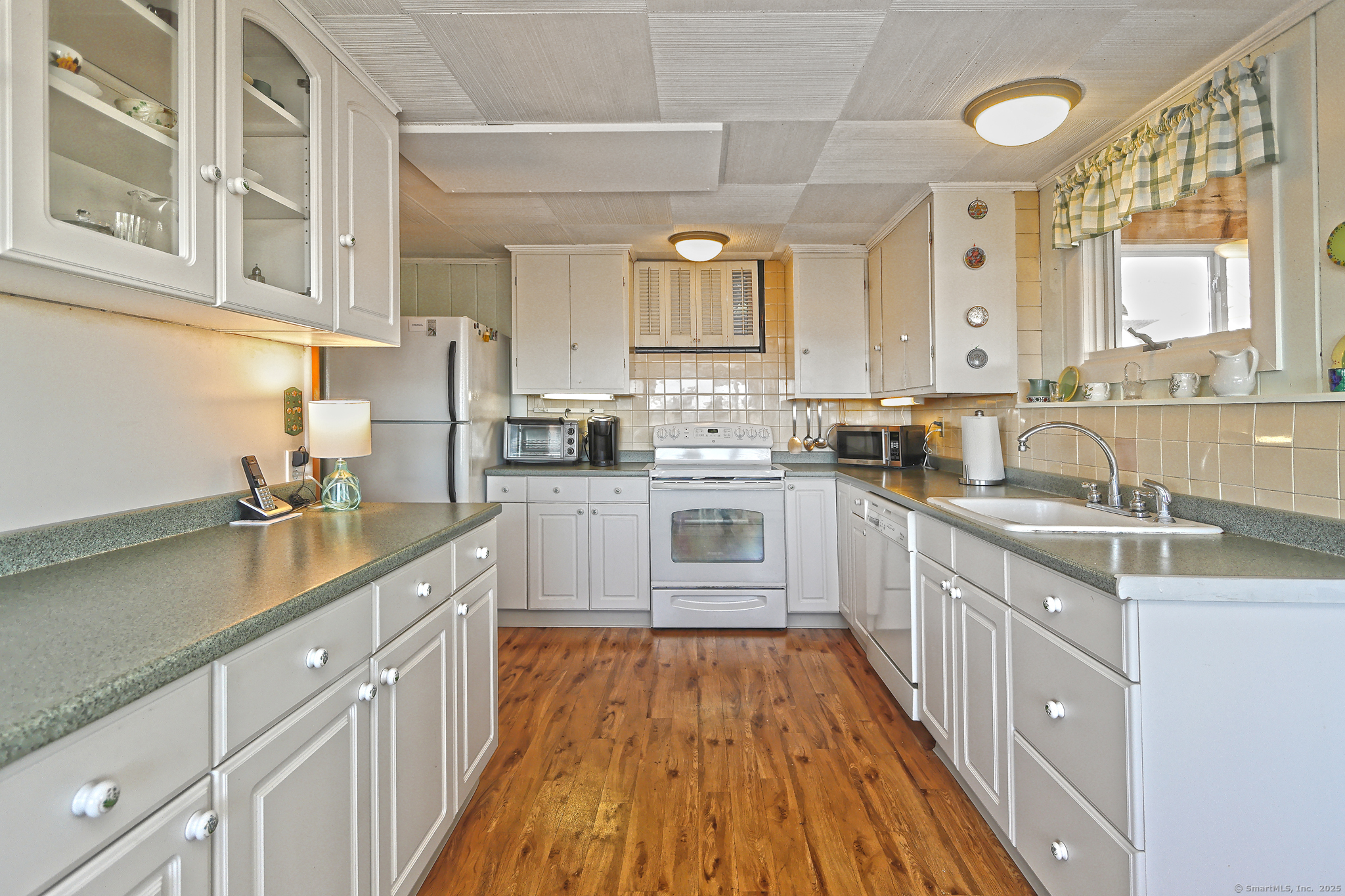 Old Saybrook, Connecticut, 06475, United States, 3 Bedrooms Bedrooms, ,2 BathroomsBathrooms,Residential,For Sale,1794491