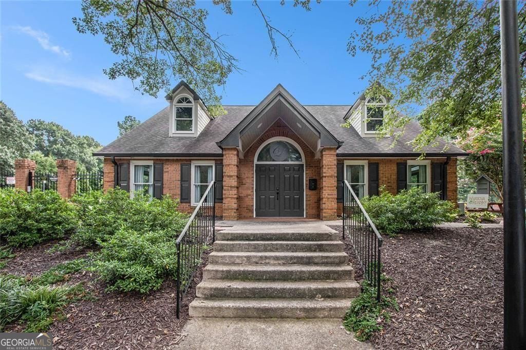 Roswell, Georgia, 30075, United States, 6 Bedrooms Bedrooms, ,4 BathroomsBathrooms,Residential,For Sale,1910371