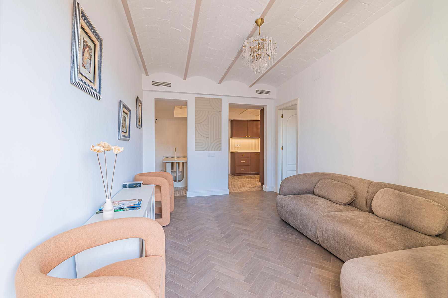  Elegant Three-Bedroom Flat with Terrace Next to Plaça Catalunya - 物件實景
