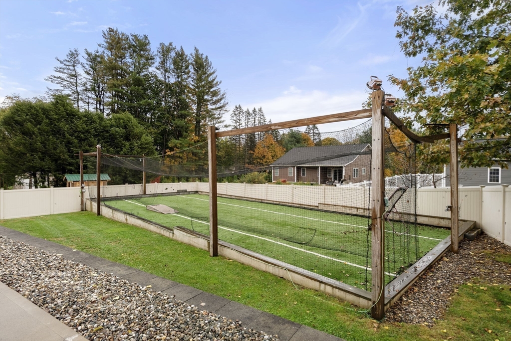 Greenfield, Massachusetts, 01301, United States, 4 Bedrooms Bedrooms, ,4 BathroomsBathrooms,Residential,For Sale,1967779