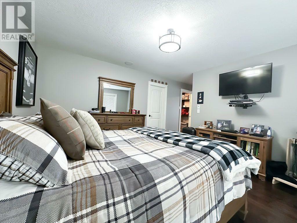 WAINWRIGHT, Alberta, T9W 0A6, CA, 4 Bedrooms Bedrooms, ,5 BathroomsBathrooms,Residential,For Sale,1838525