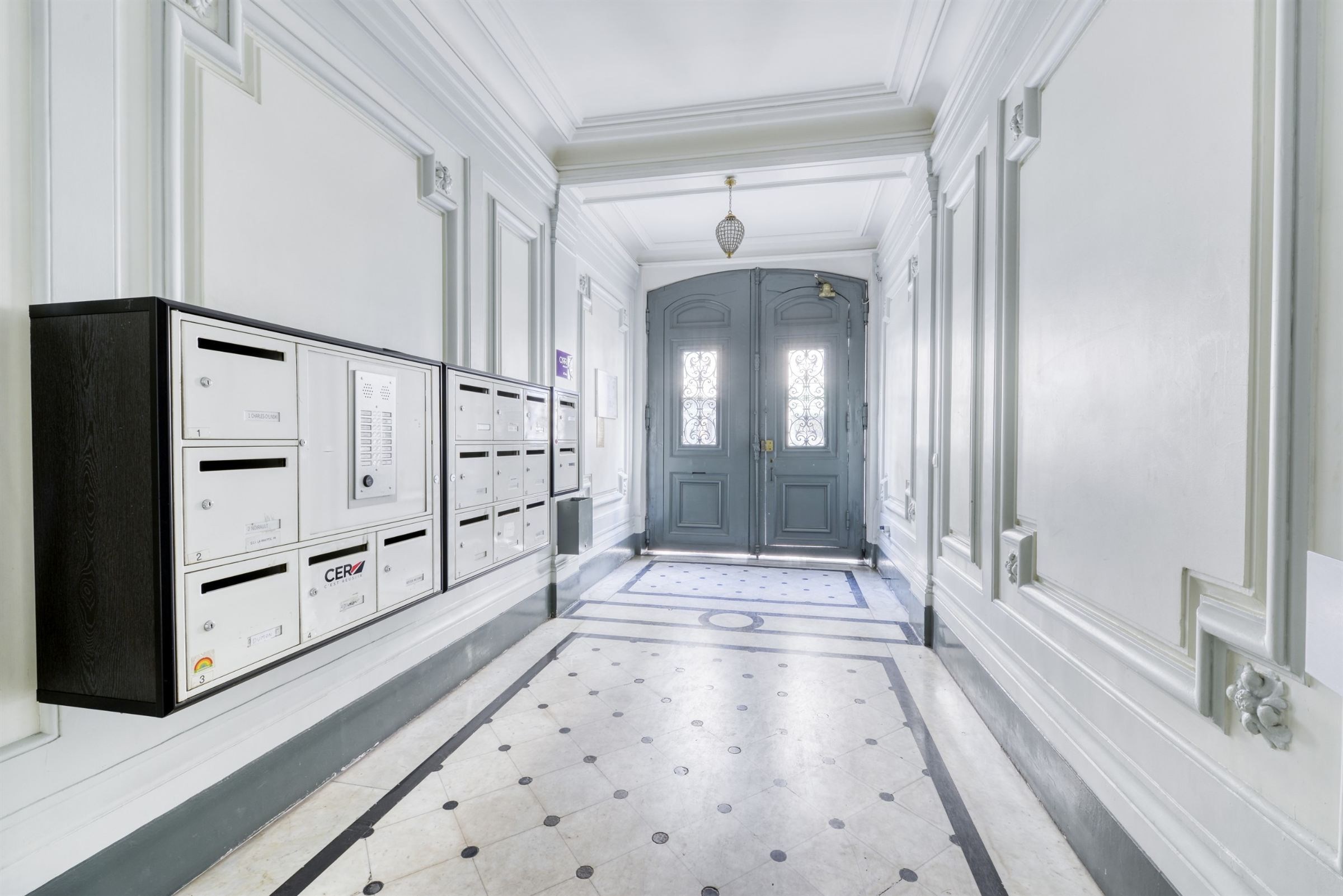  4-Room, 3-Bedroom Apartment in Paris 9th - 物件實景