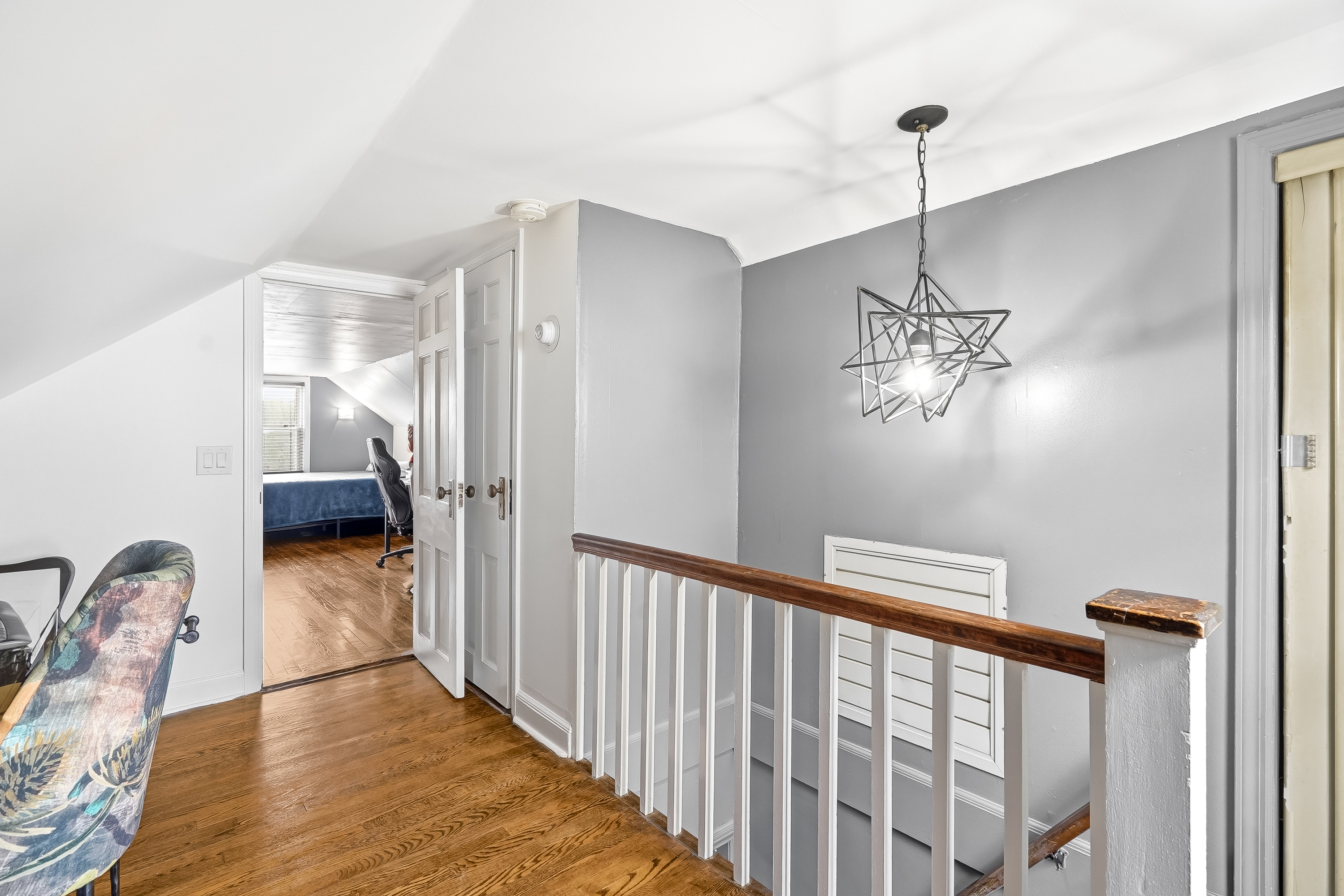  Adorable Cape Colonial in Manor Woods - 物件實景