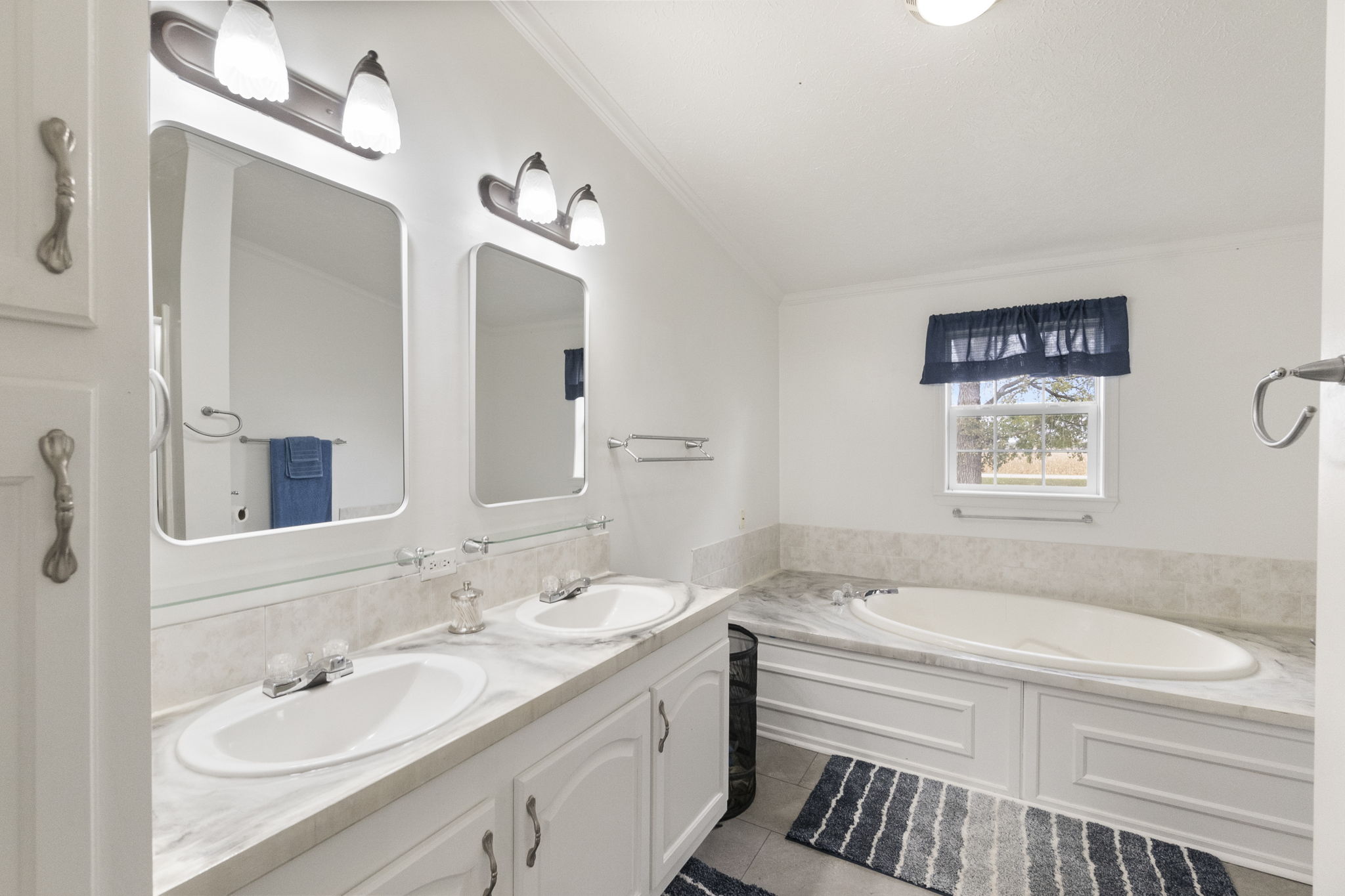 Clear Lake, Iowa, 50428, United States, 5 Bedrooms Bedrooms, ,3 BathroomsBathrooms,Residential,For Sale,1982765