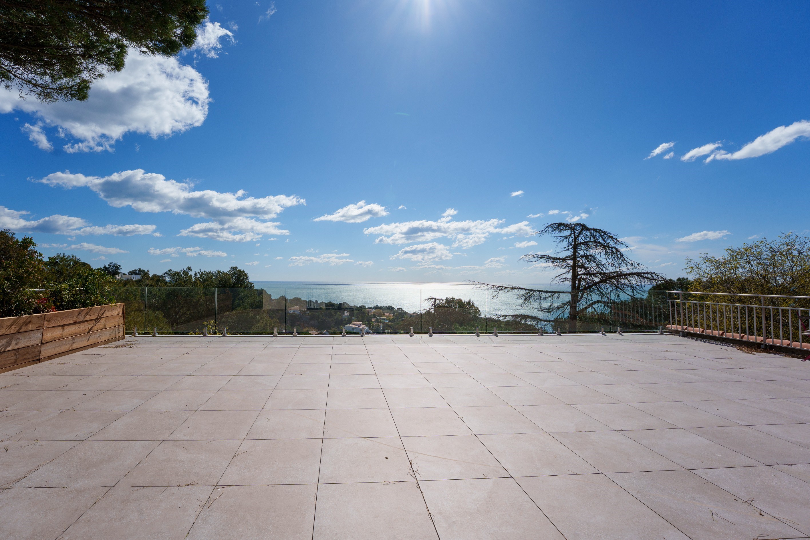  A balcony overlooking the Mediterranean… - 物件實景