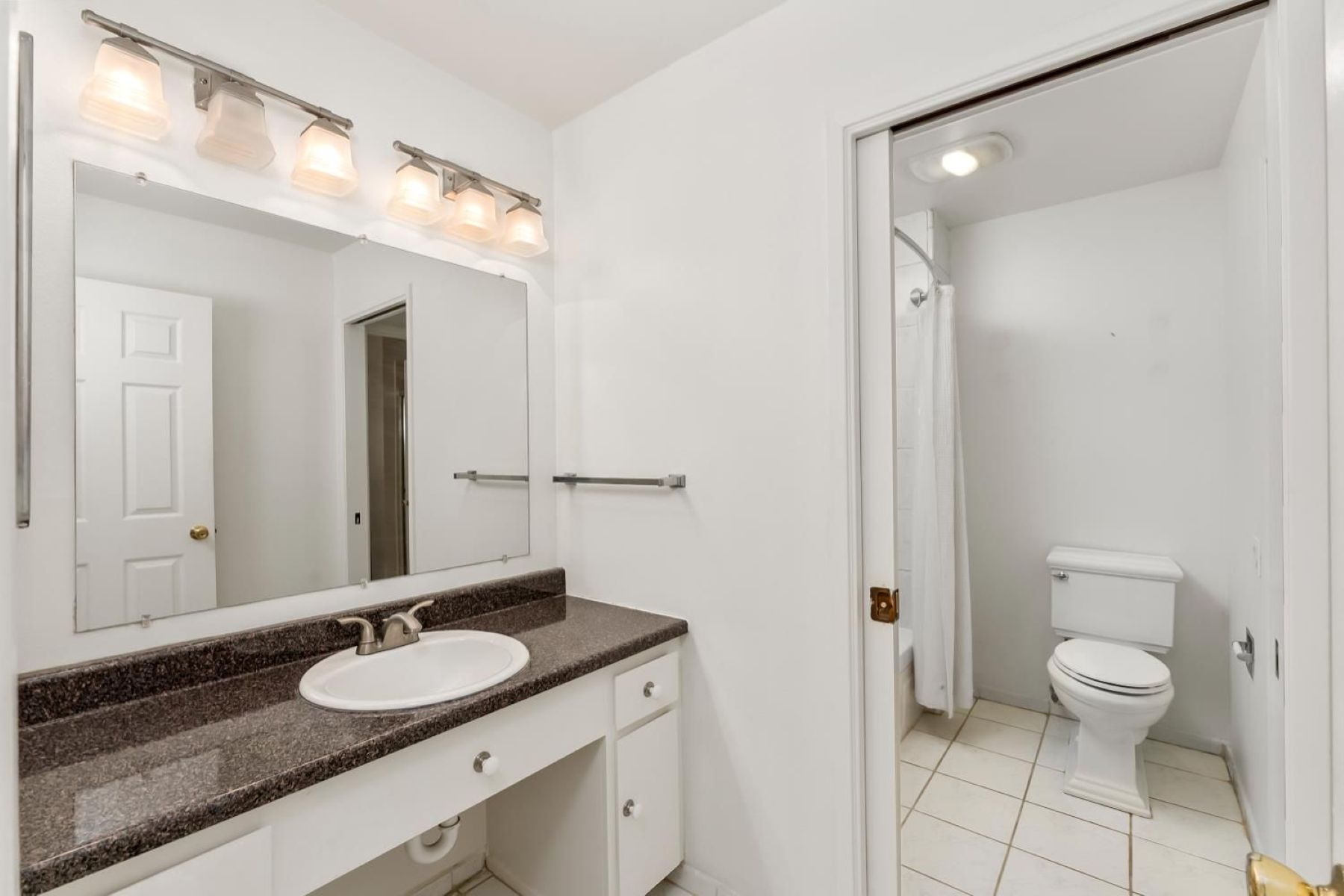  709 Woodside Lane East #2, Sacramento, CA 95825 - 物件實景