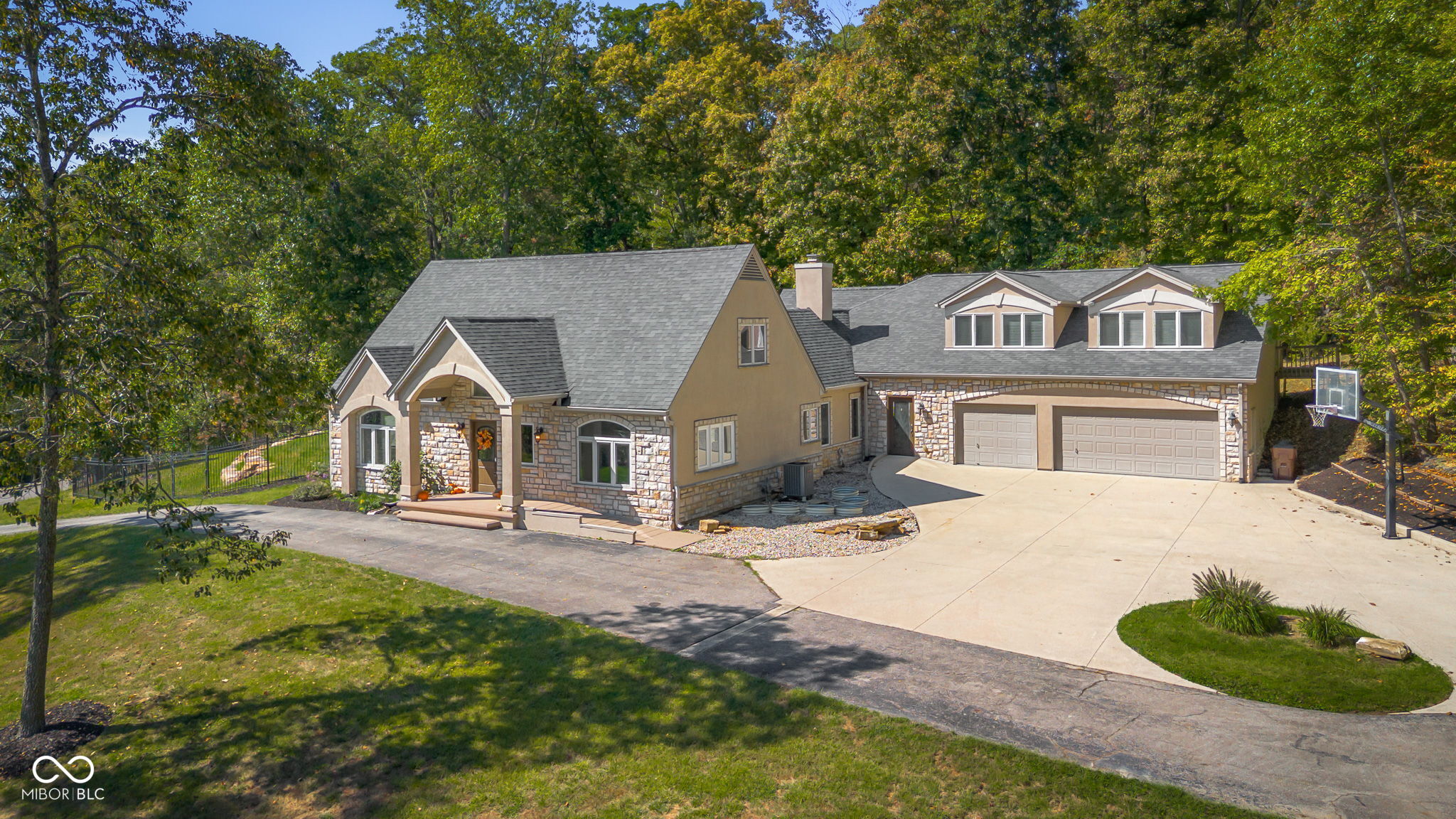 Columbus, Indiana, 47201, United States, 5 Bedrooms Bedrooms, ,6 BathroomsBathrooms,Residential,For Sale,1982008