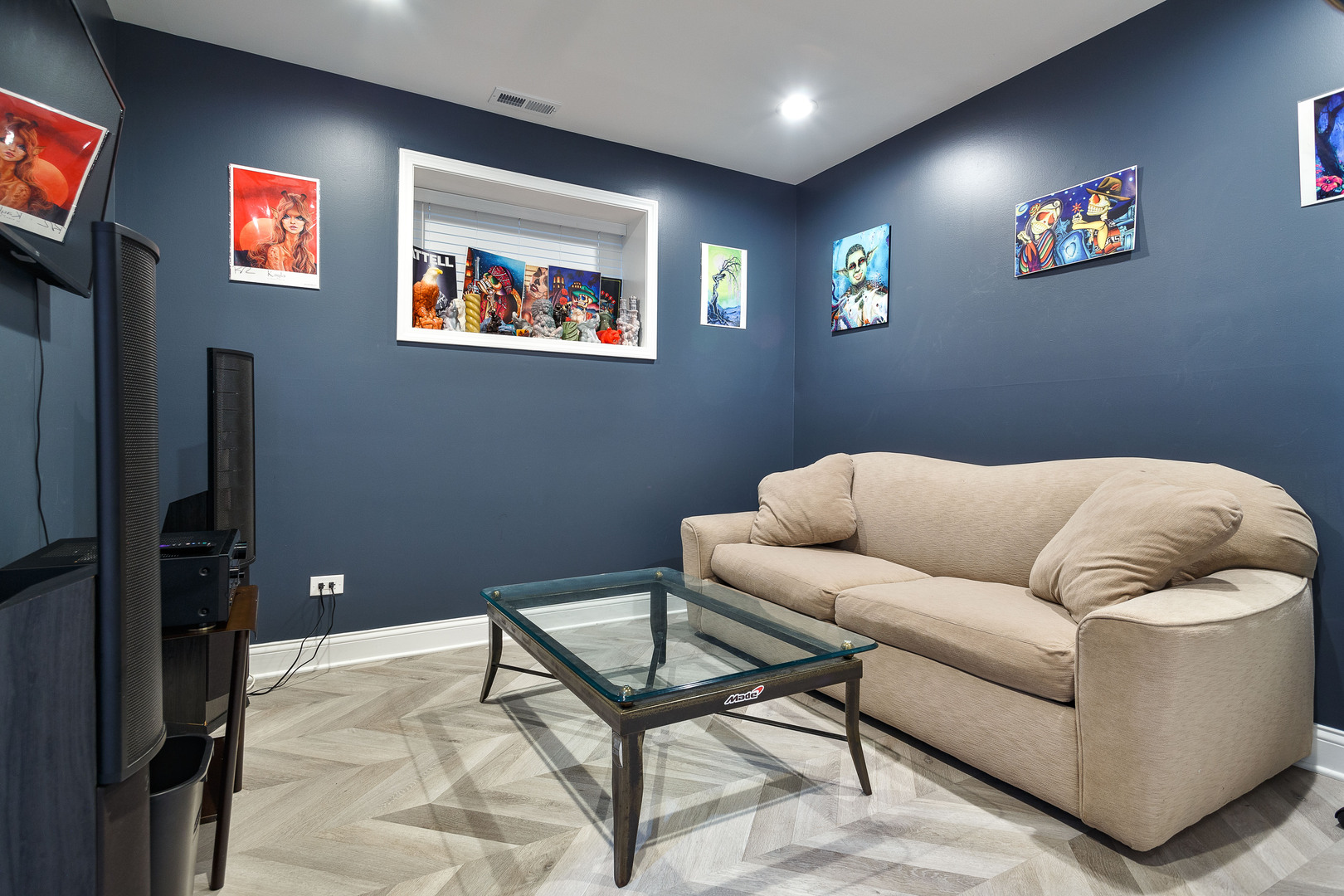 Chicago, Illinois, 60651, United States, 5 Bedrooms Bedrooms, ,6 BathroomsBathrooms,Residential,For Sale,1988146