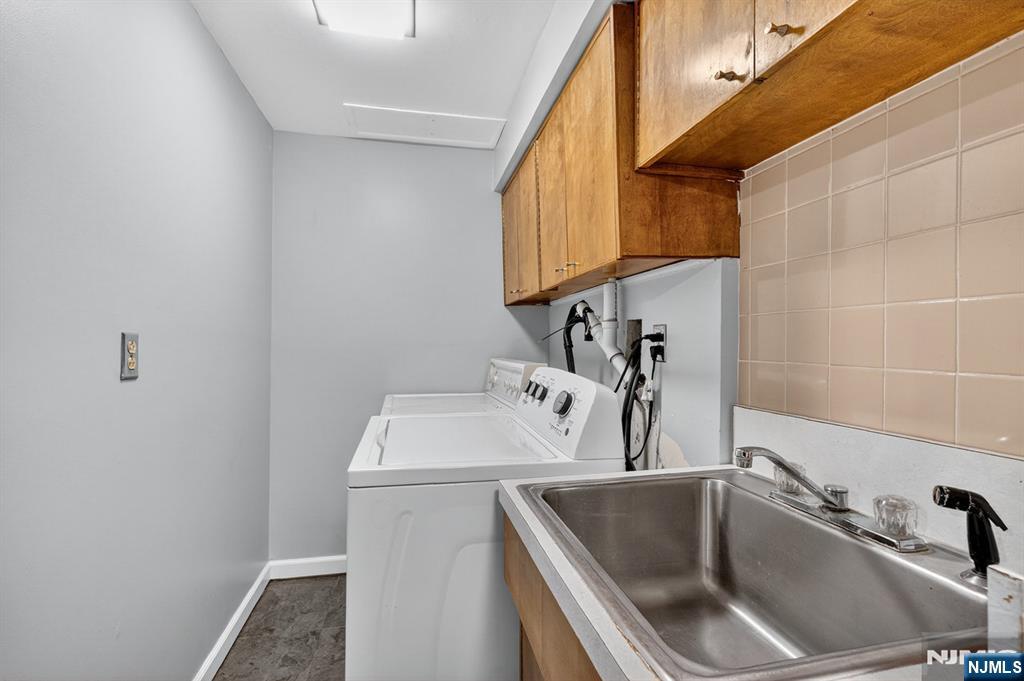 Hillsdale, New Jersey, 07642, United States, 3 Bedrooms Bedrooms, ,2 BathroomsBathrooms,Residential,For Sale,1987903