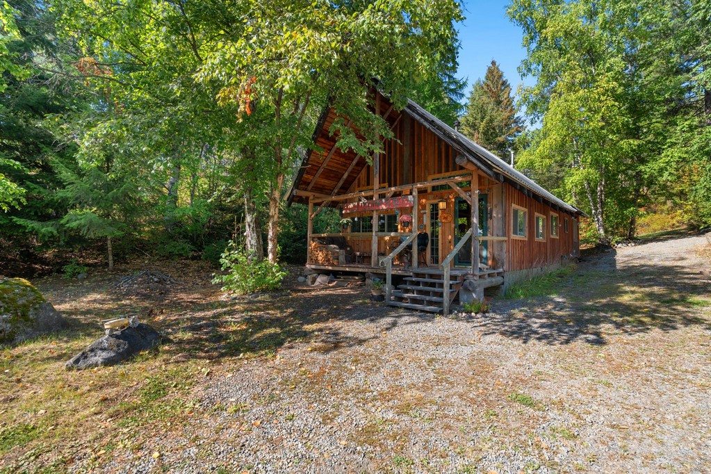 Bonners Ferry, Idaho, 83805, United States, 3 Bedrooms Bedrooms, ,4 BathroomsBathrooms,Residential,For Sale,1984473