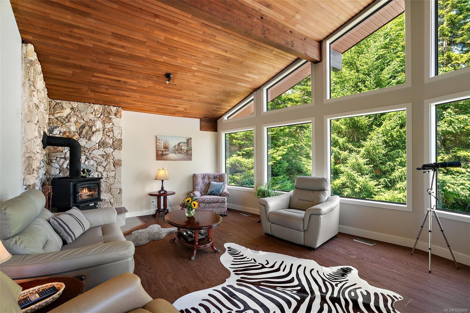 SAANICH, British Columbia, V9E 2C8, CA, 5 Bedrooms Bedrooms, ,Residential,For Sale,1890664