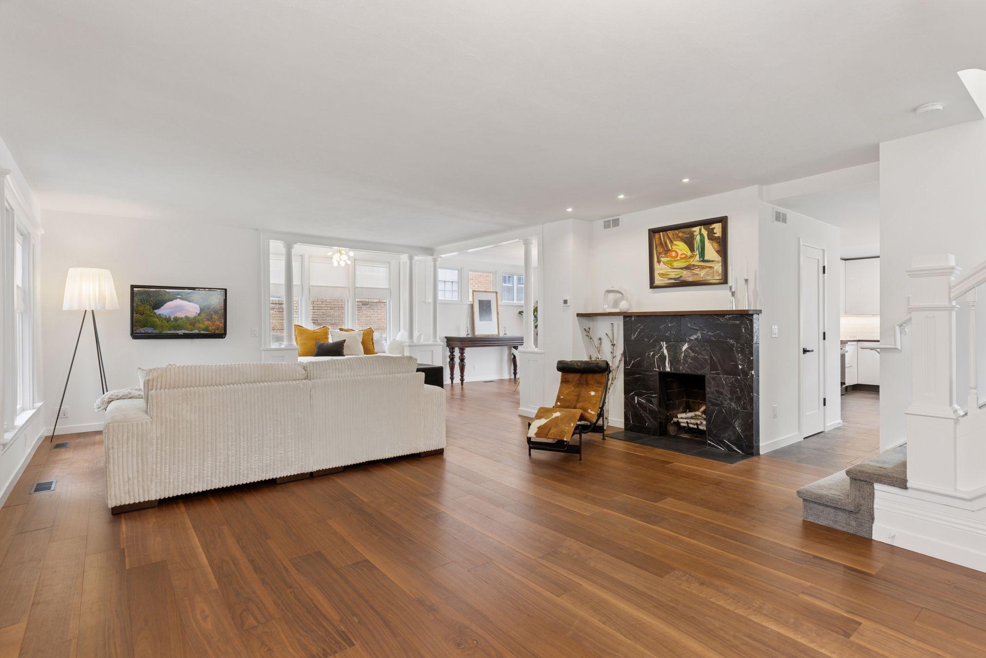 Minneapolis, Minnesota, 55408, United States, 4 Bedrooms Bedrooms, ,3 BathroomsBathrooms,Residential,For Sale,1938866