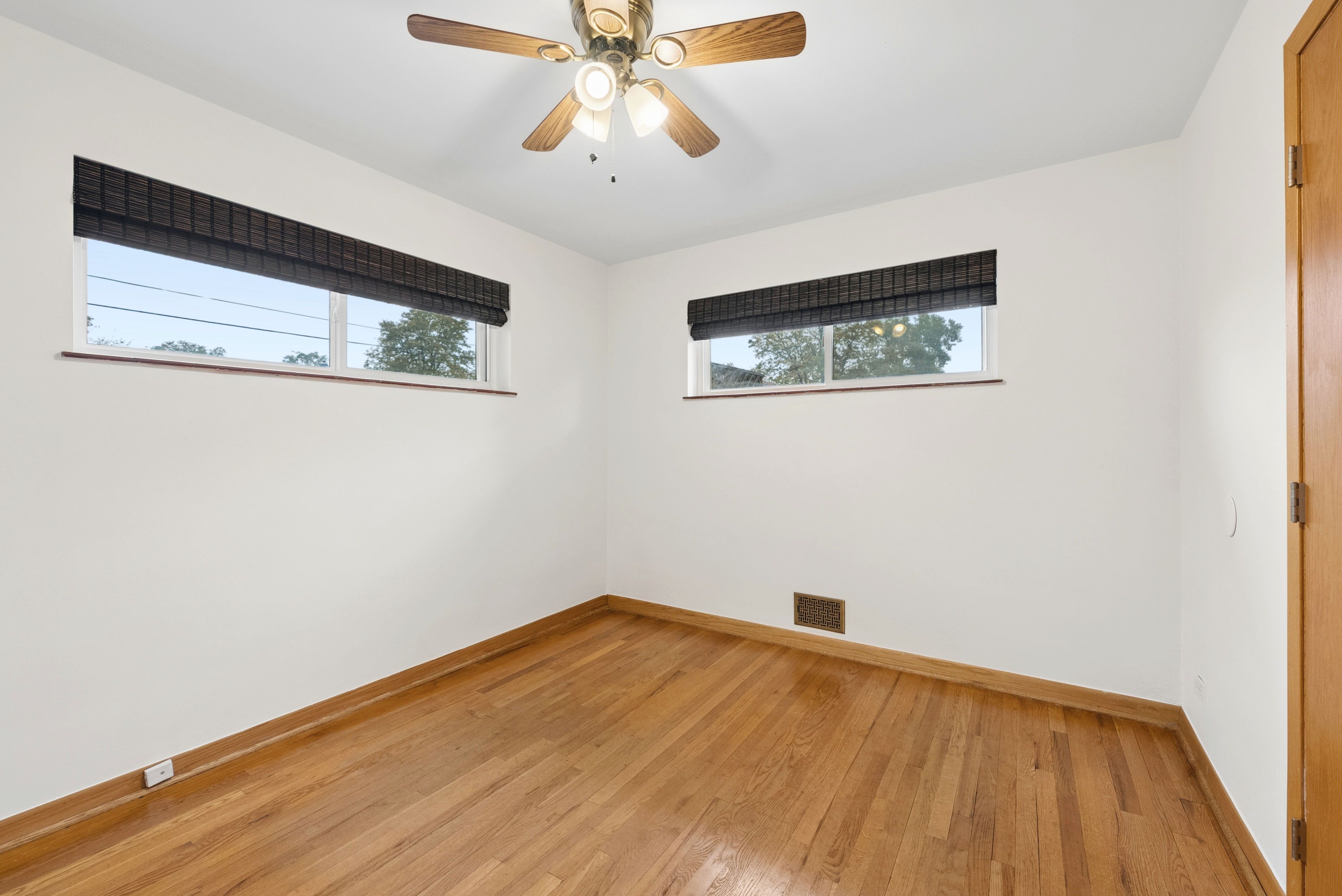  Welcome to 545 Estes Street, a bright, charming ranch-style home in an establish - 物件實景