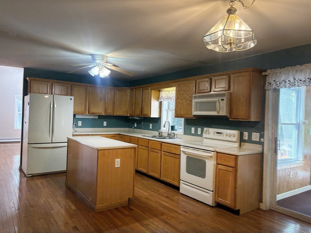 Halifax, Massachusetts, 02338, United States, 3 Bedrooms Bedrooms, ,4 BathroomsBathrooms,Residential,For Sale,1896285