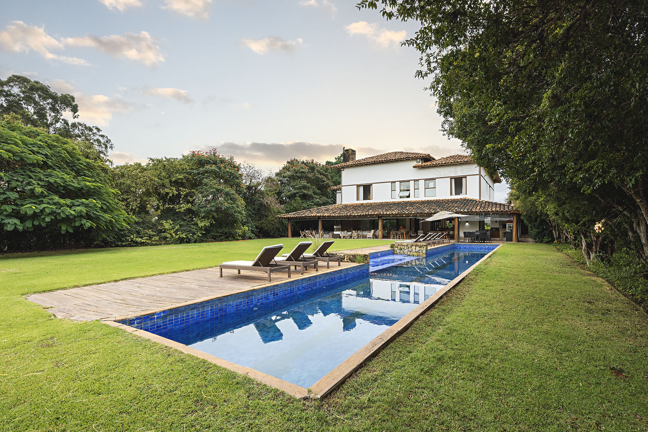  Farmhouse-Style Residence with Permanent Views of the Golf Course - 物件實景