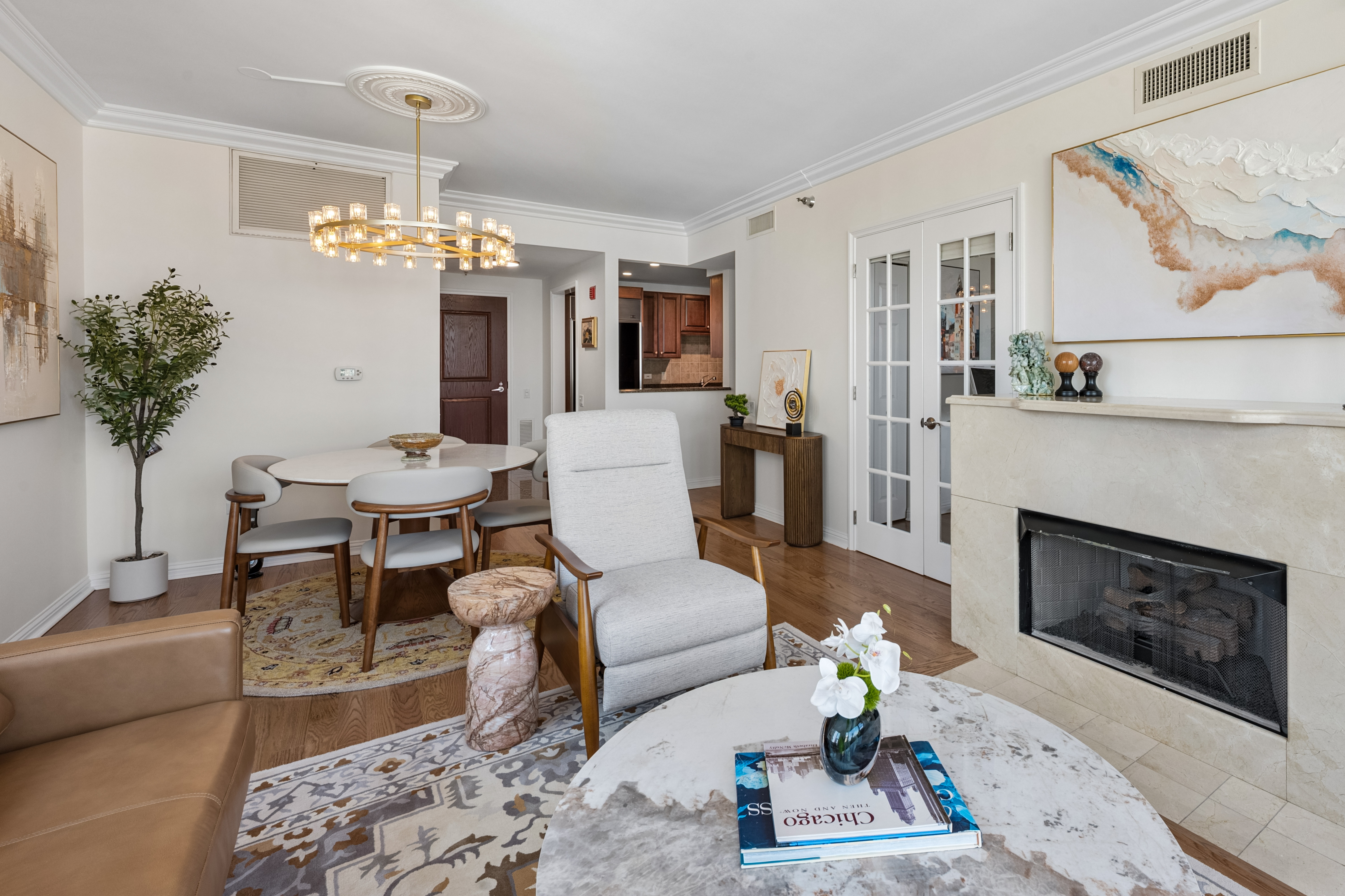  Northeast Split Two Bedroom with Outstanding City and Lake Views at The Fordham - 物件實景