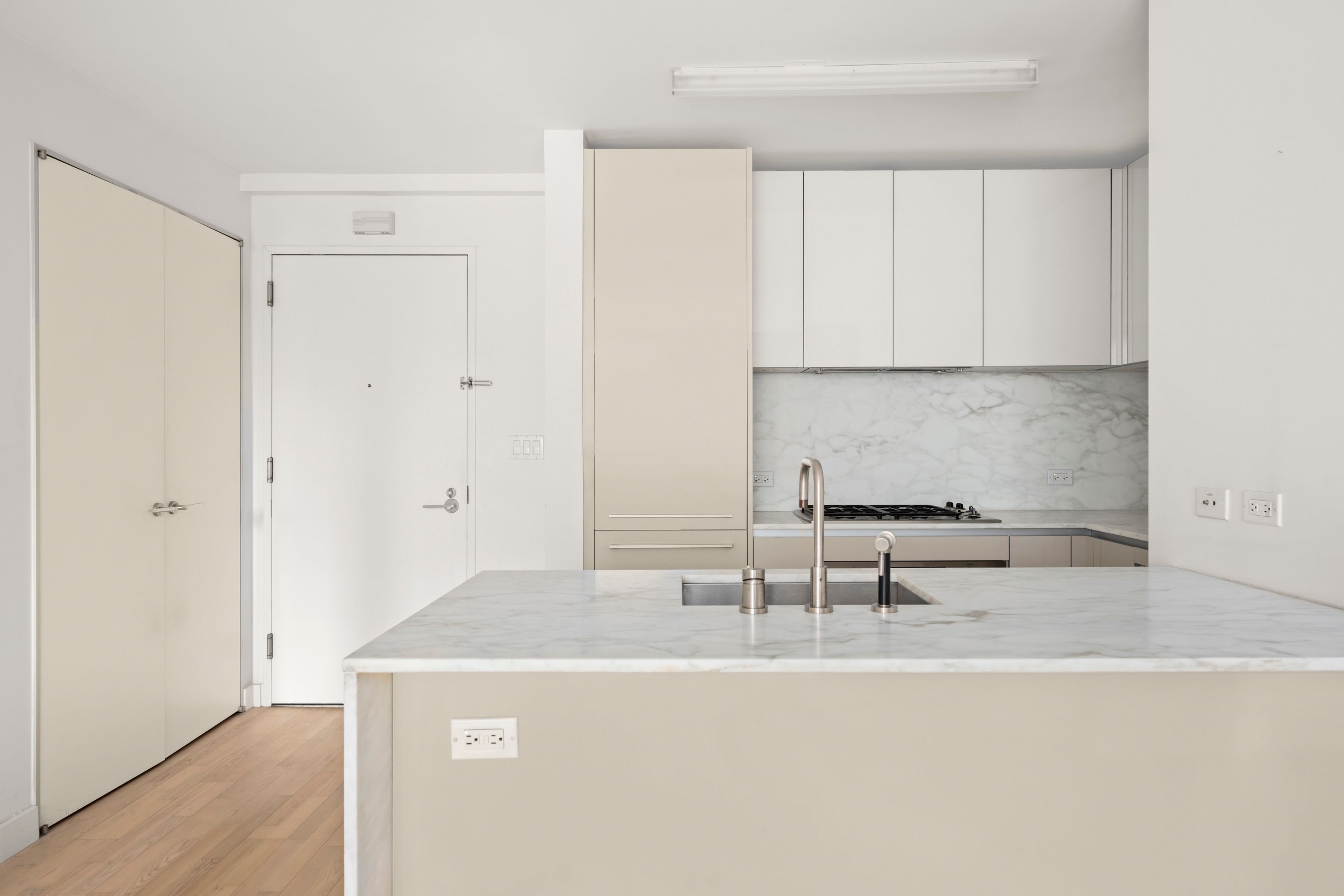  322 West 57th Street 23E - 物件實景