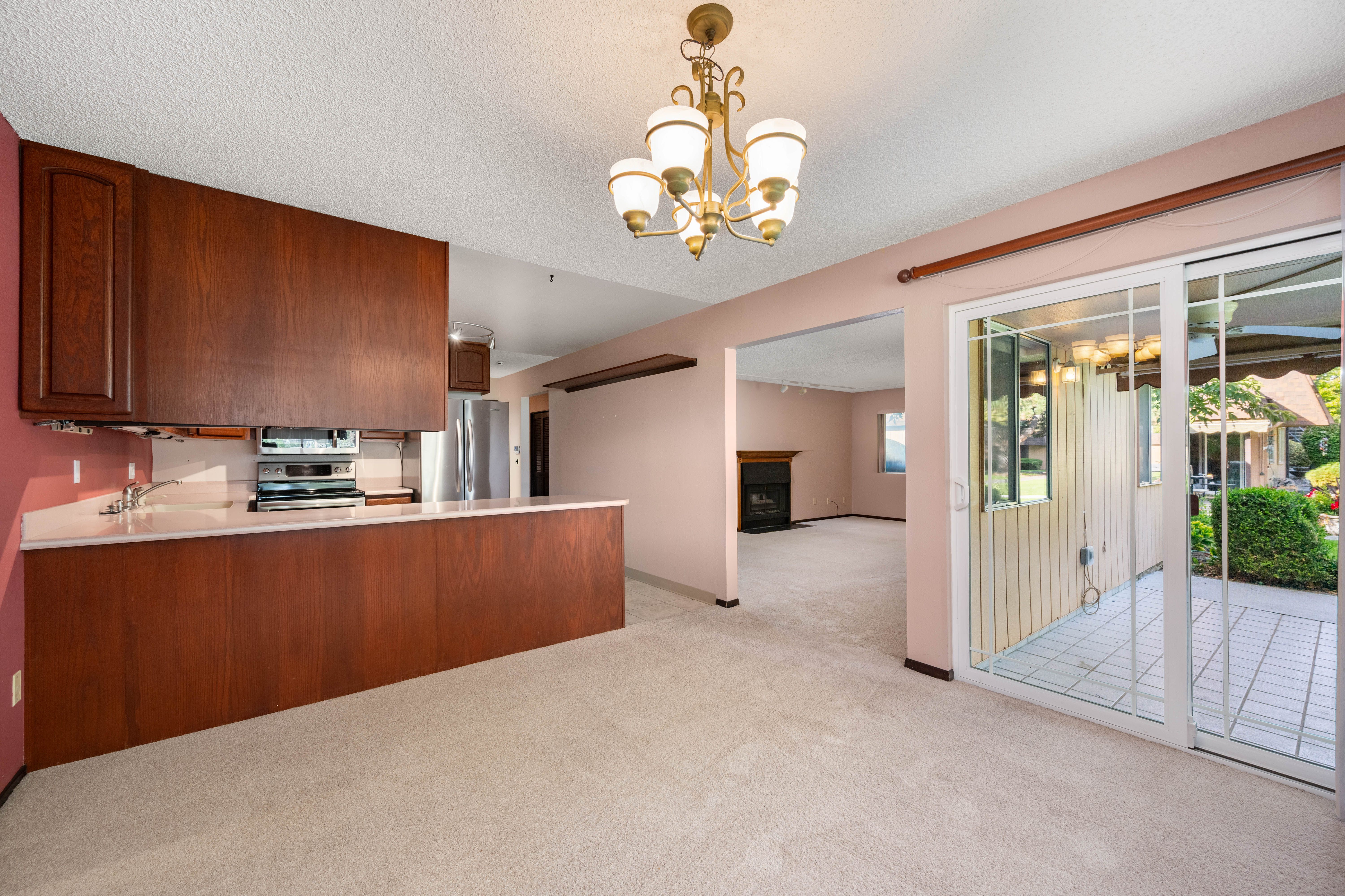  Affordable Ground Level Condo w/ Great Amenities - 物件實景