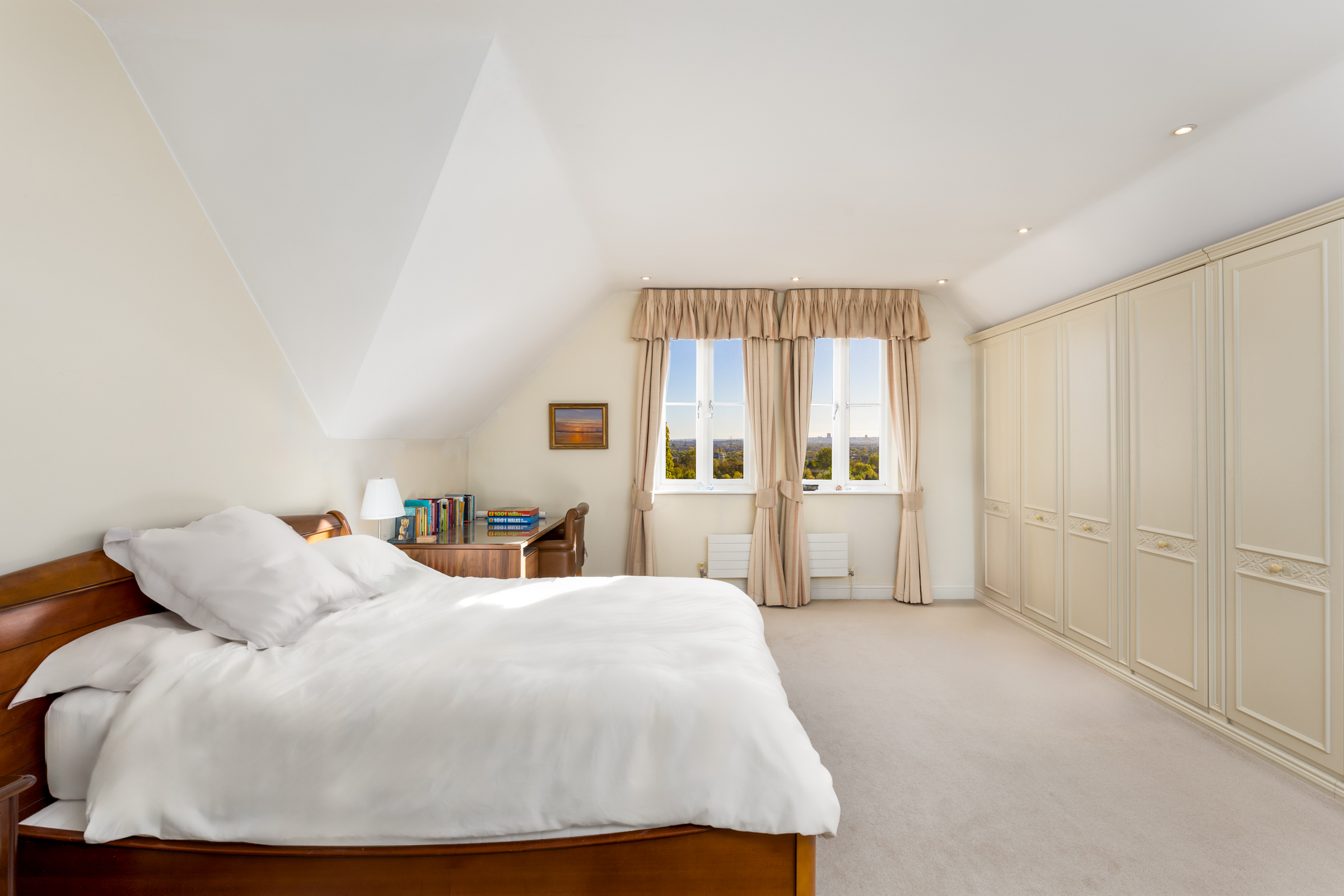  A bright Wimbledon home with far reaching southerly views and off street parking - 物件實景