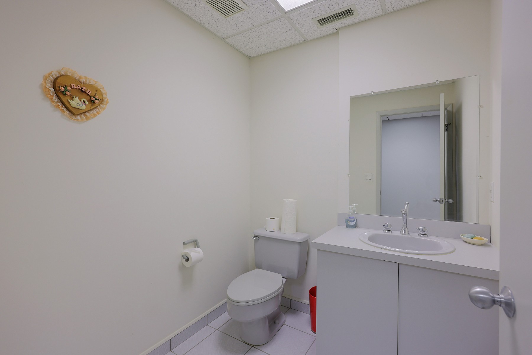  Contemporary Colonial Set in Peaceful Private Setting - 物件實景