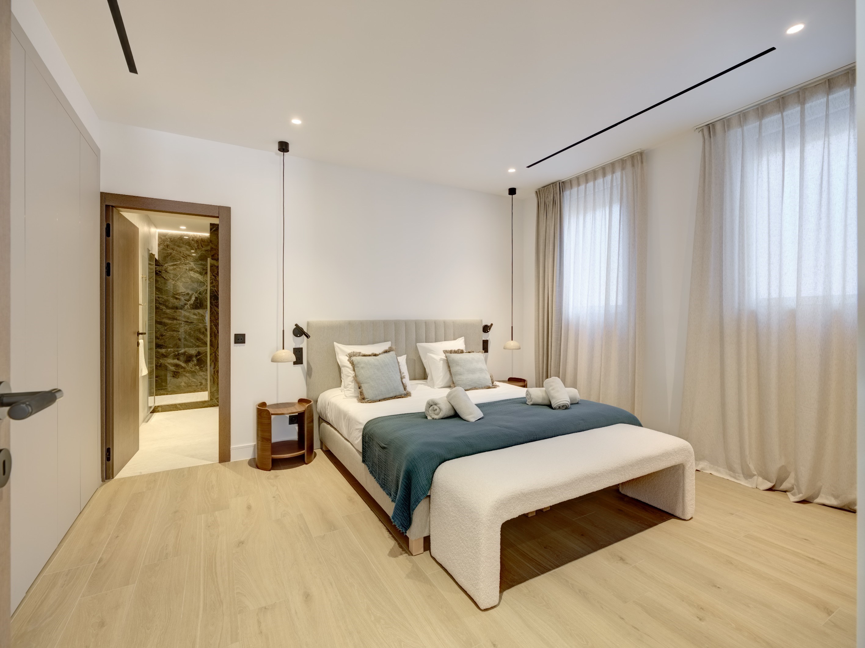  Cannes Croisette waterfront property with private garden and pool, rare duplex … - 物件實景