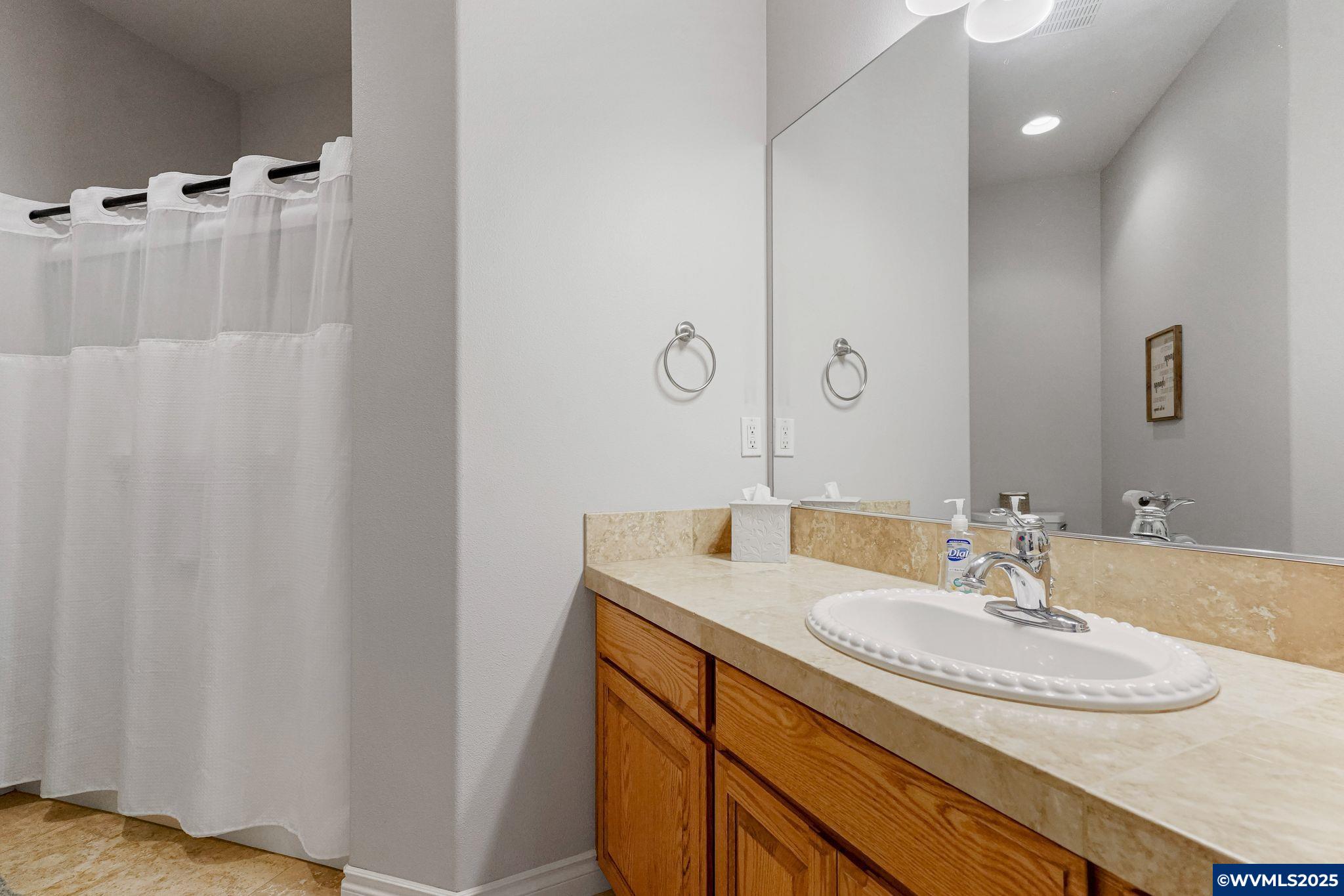 Albany, Oregon, 97321, United States, 3 Bedrooms Bedrooms, ,2 BathroomsBathrooms,Residential,For Sale,1992876