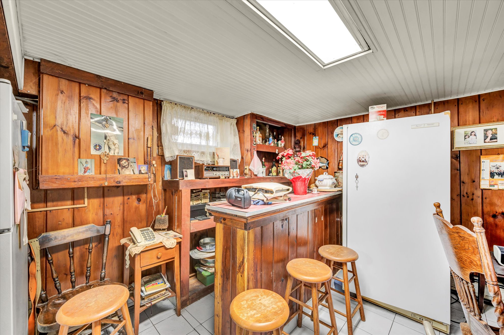 Trumbull, Connecticut, 06611, United States, 3 Bedrooms Bedrooms, ,2 BathroomsBathrooms,Residential,For Sale,1999196