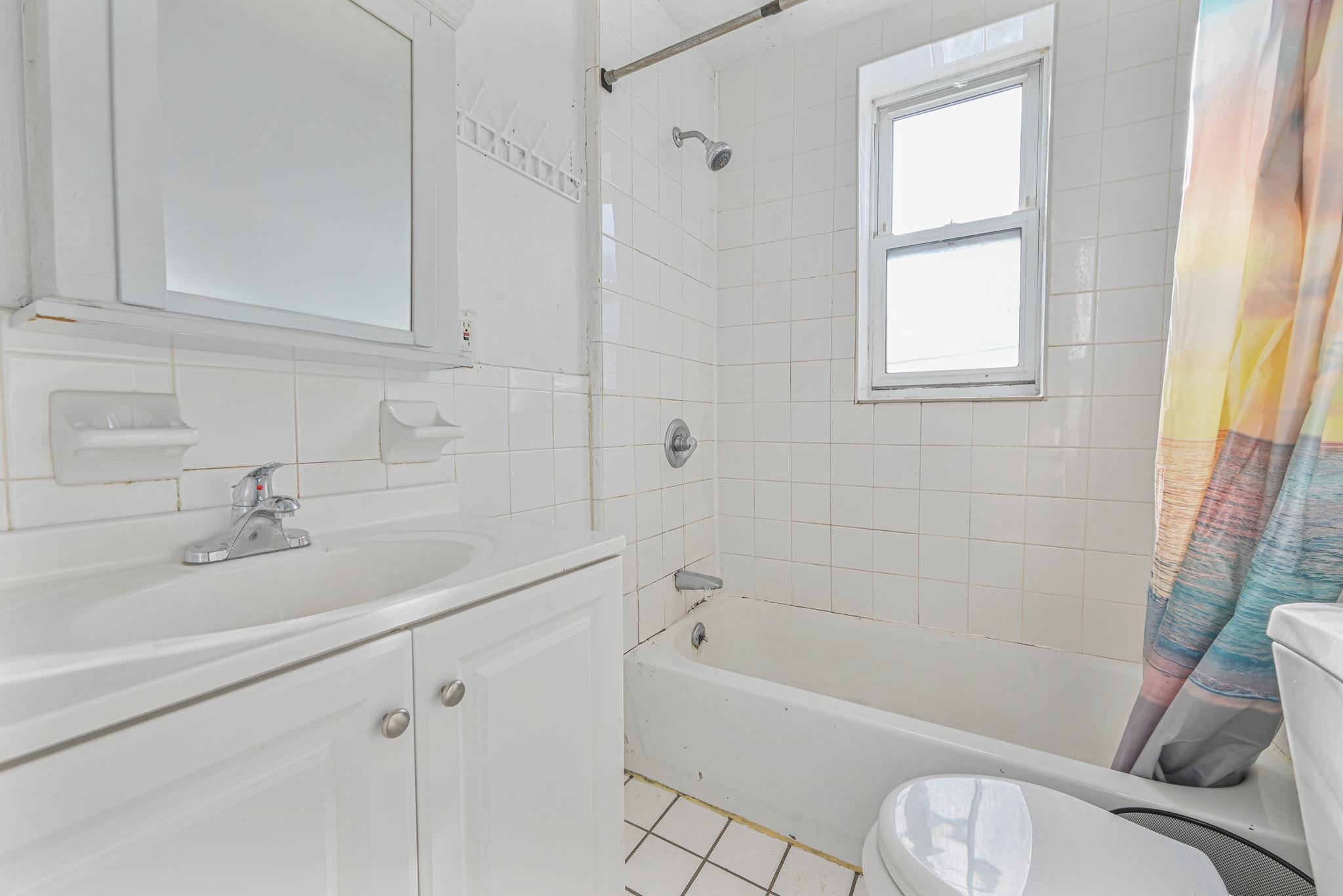 Astoria, New York, 11102, United States, 5 Bedrooms Bedrooms, ,2 BathroomsBathrooms,Residential,For Sale,1895172