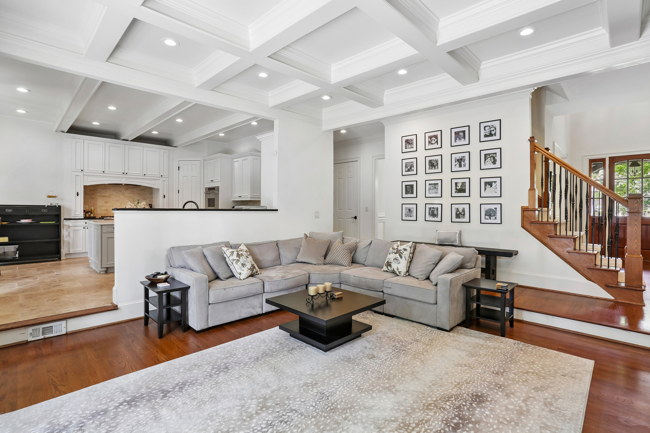  Stunning Brick Traditional in Sought-after Pine Hills - 物件實景