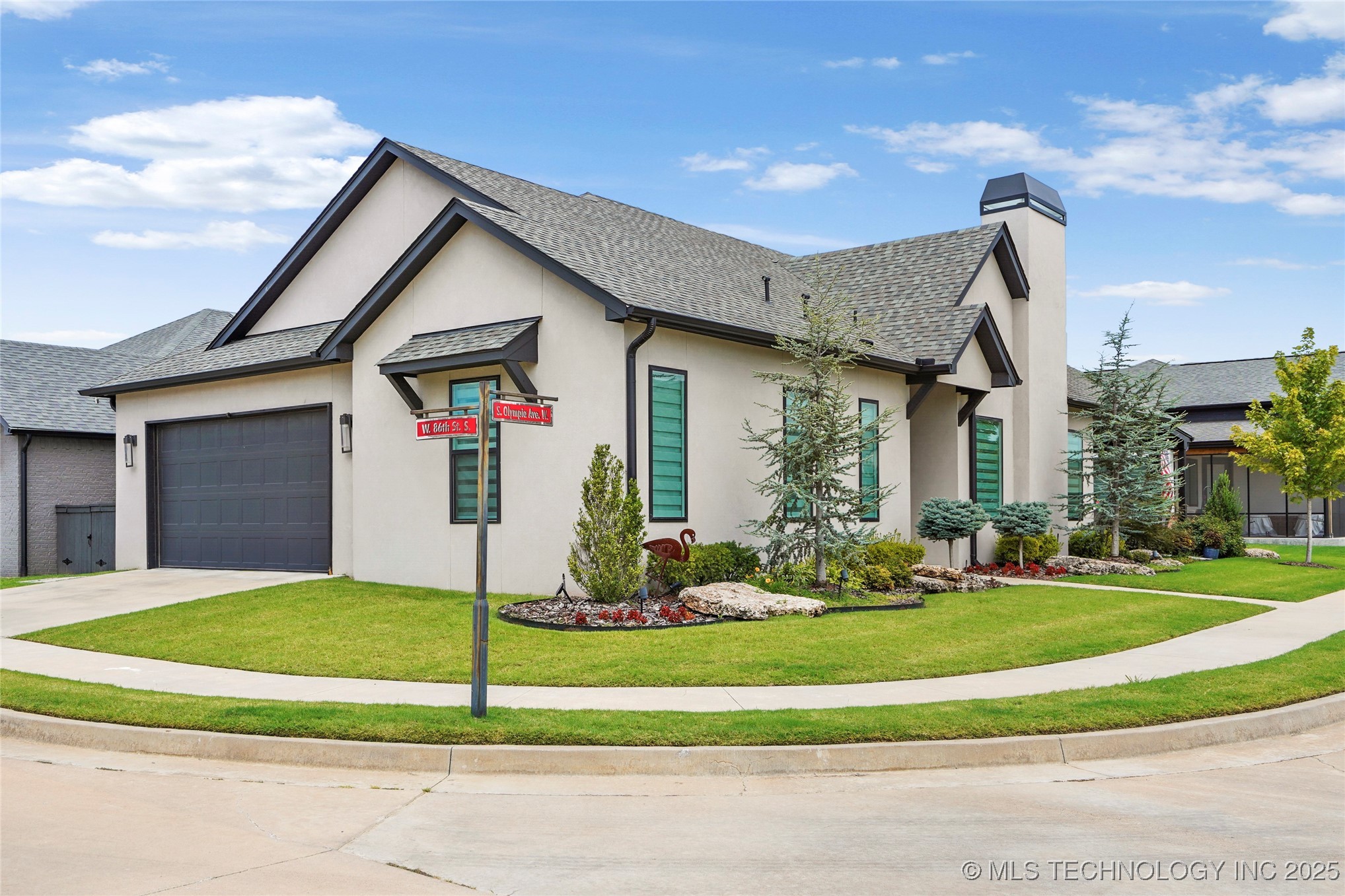 Tulsa, Oklahoma, 74132, United States, 2 Bedrooms Bedrooms, ,2 BathroomsBathrooms,Residential,For Sale,1926160
